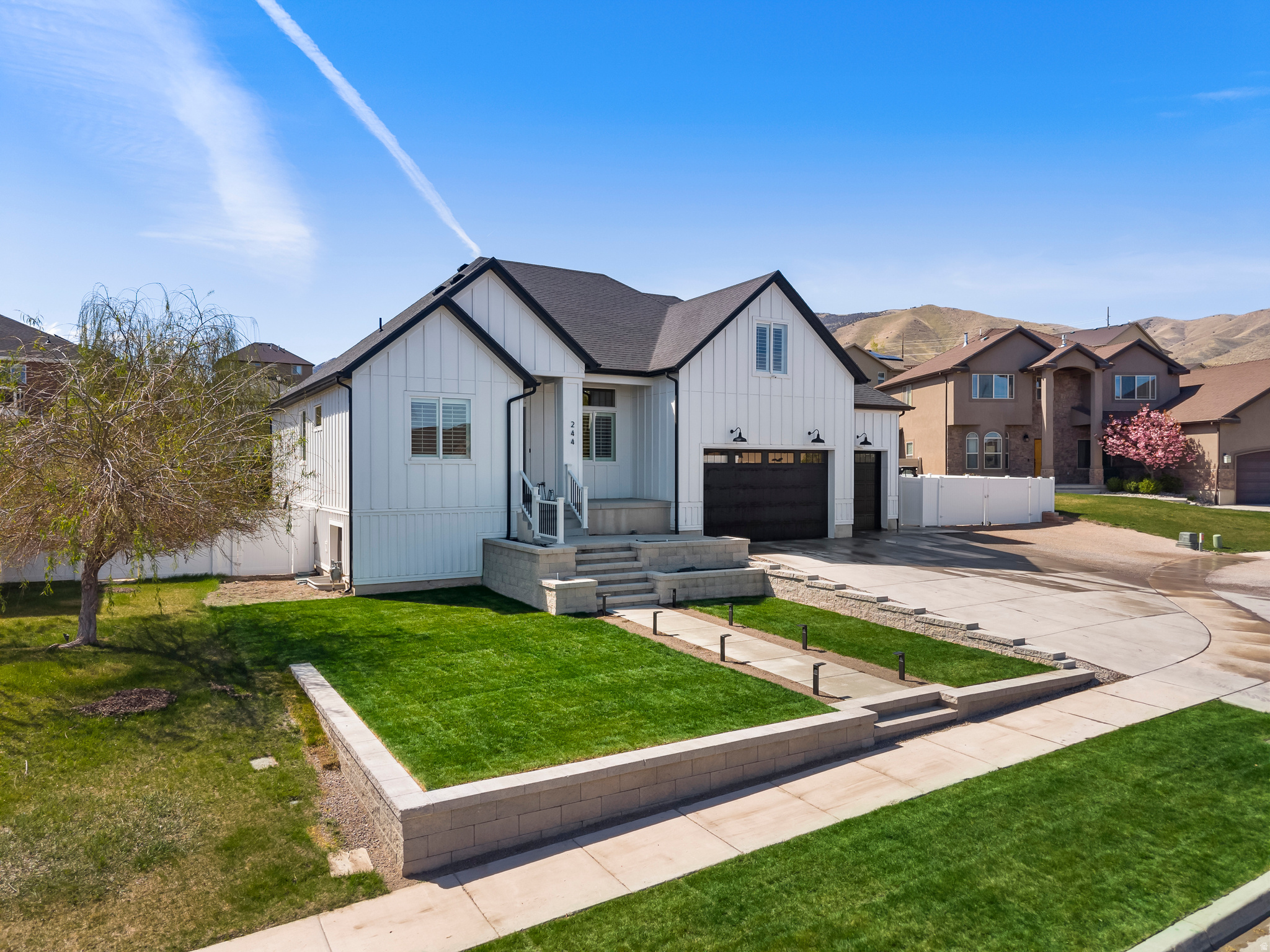 244 W COLUMBINE CIR