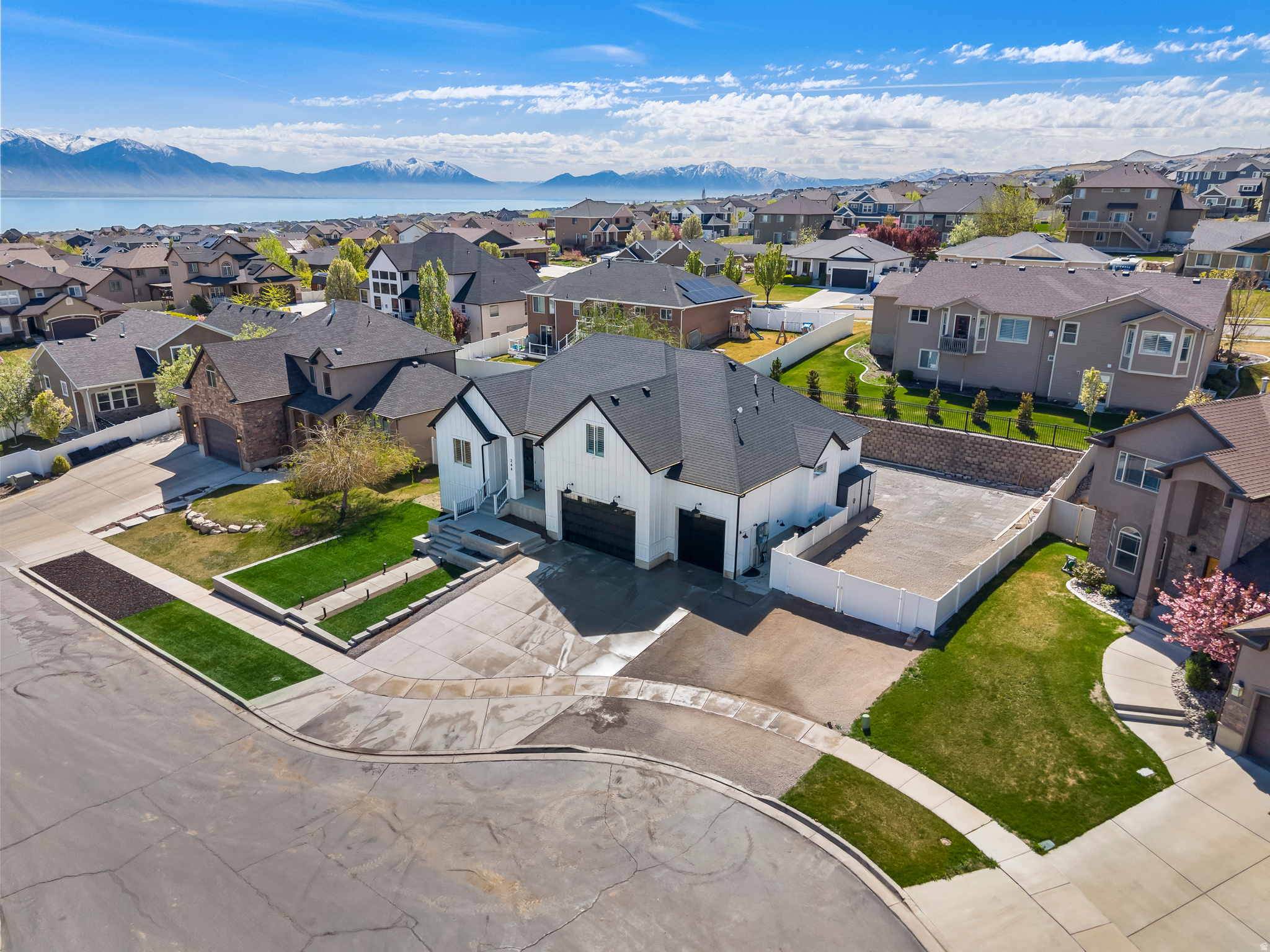 244 W COLUMBINE CIR