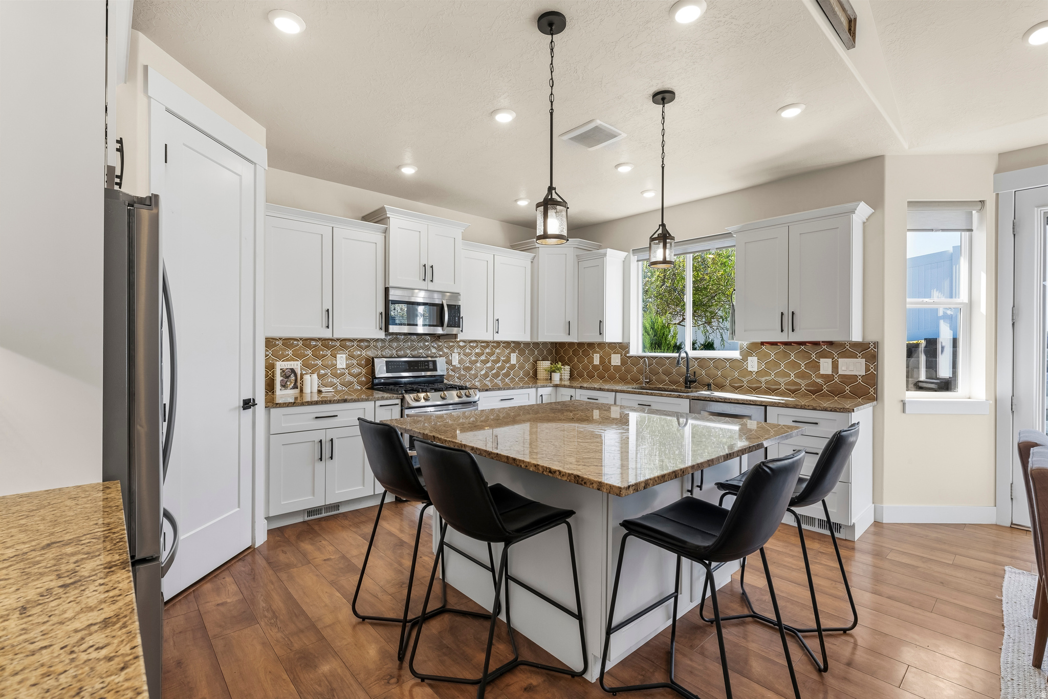 244 W COLUMBINE CIR