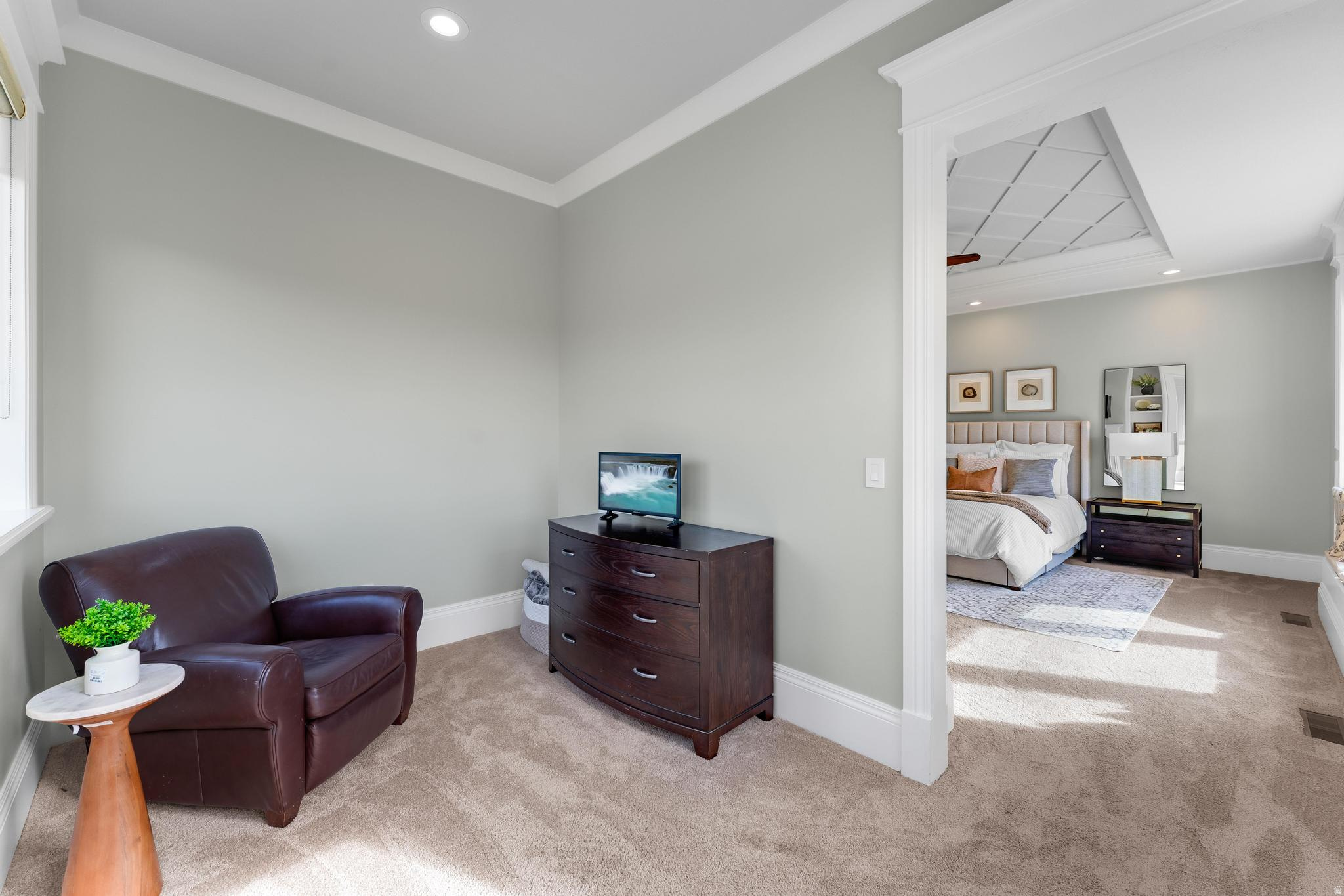 10493 N IVERSON LN