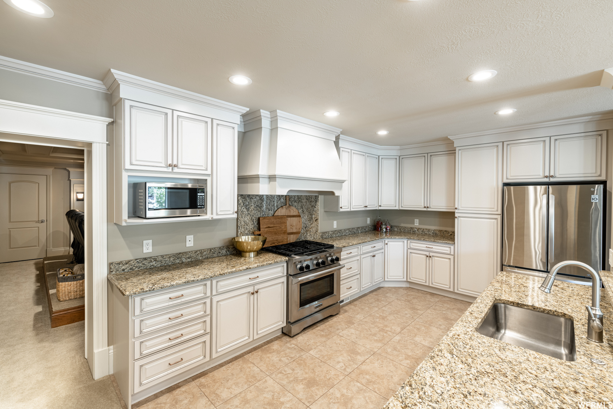 10493 N IVERSON LN