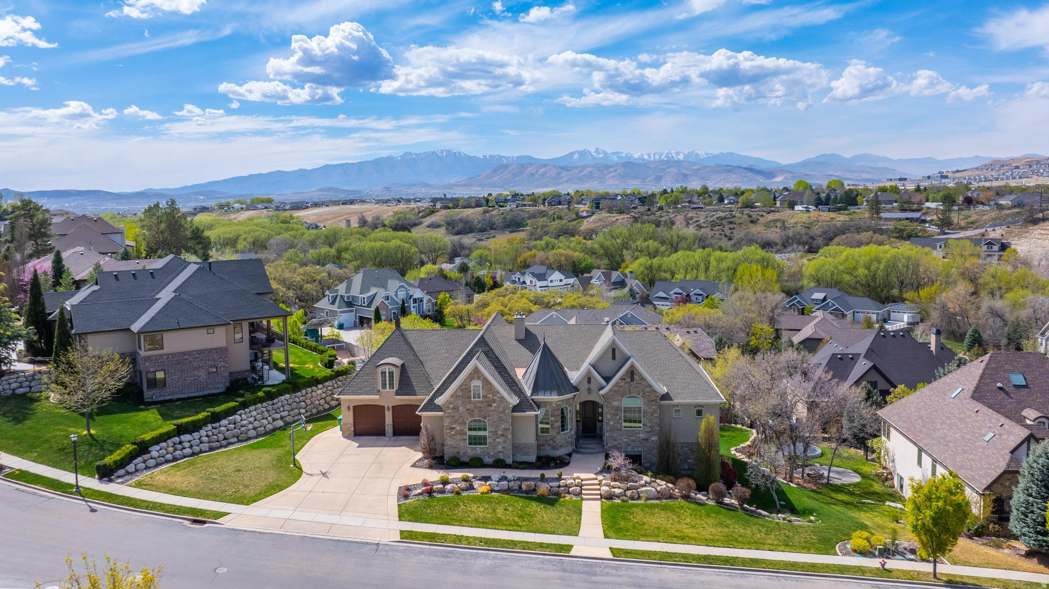 10493 N IVERSON LN