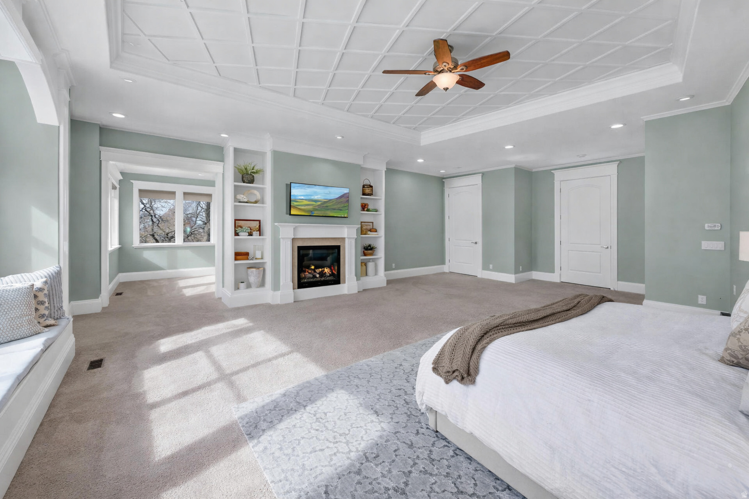 10493 N IVERSON LN