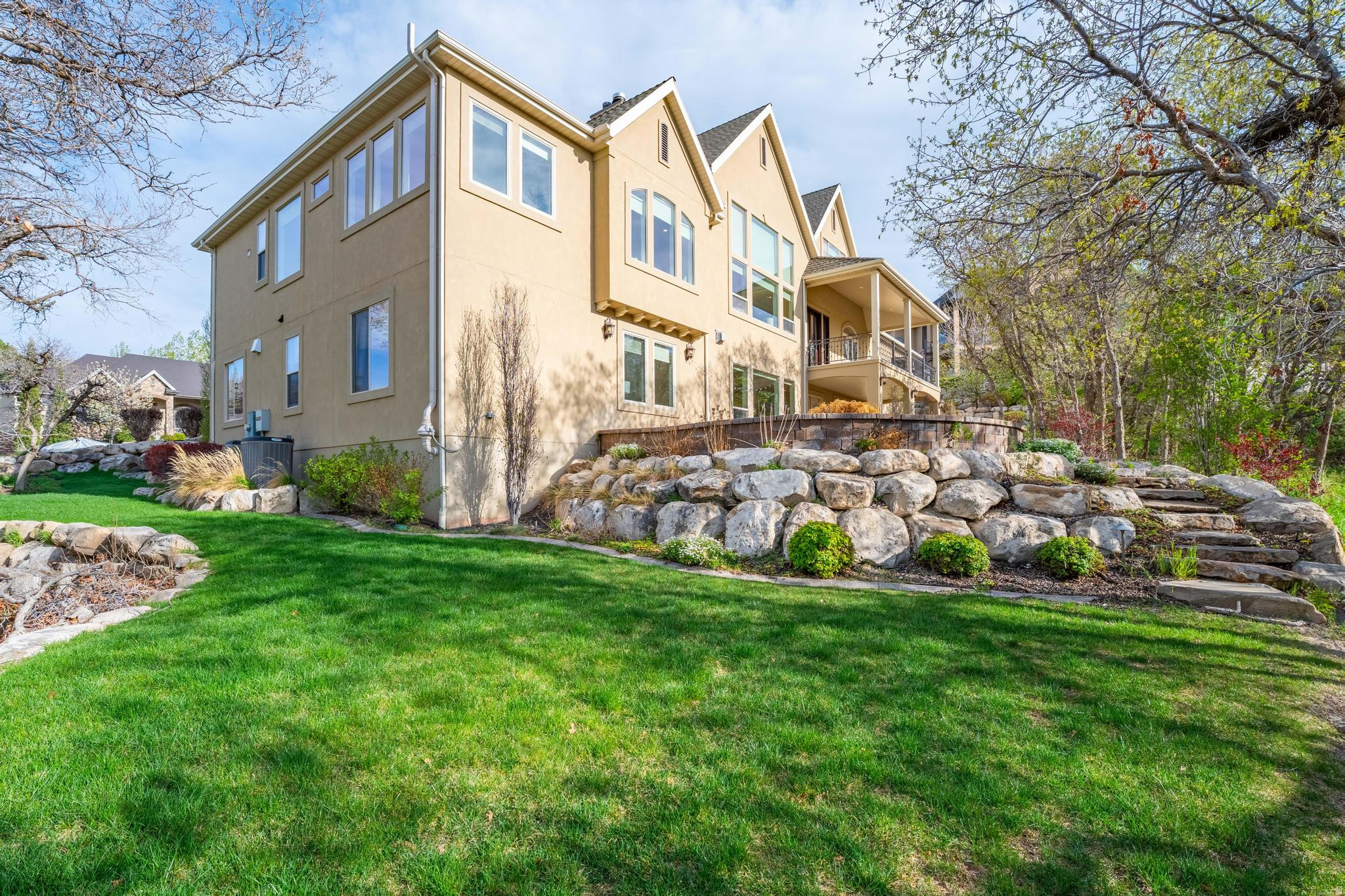 10493 N IVERSON LN