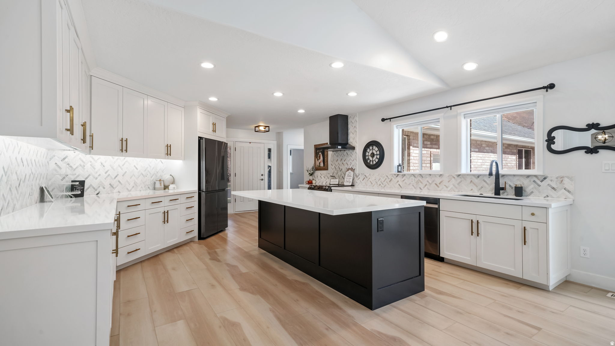 1325 W PARK MEADOWS DR