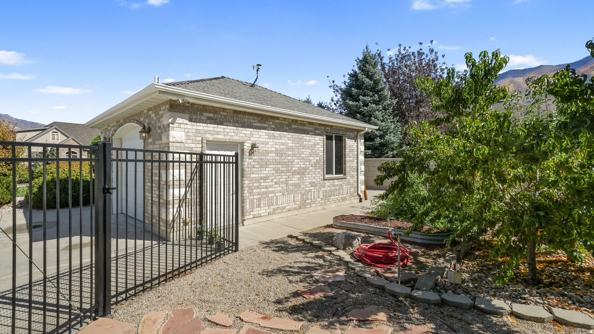 1325 W PARK MEADOWS DR