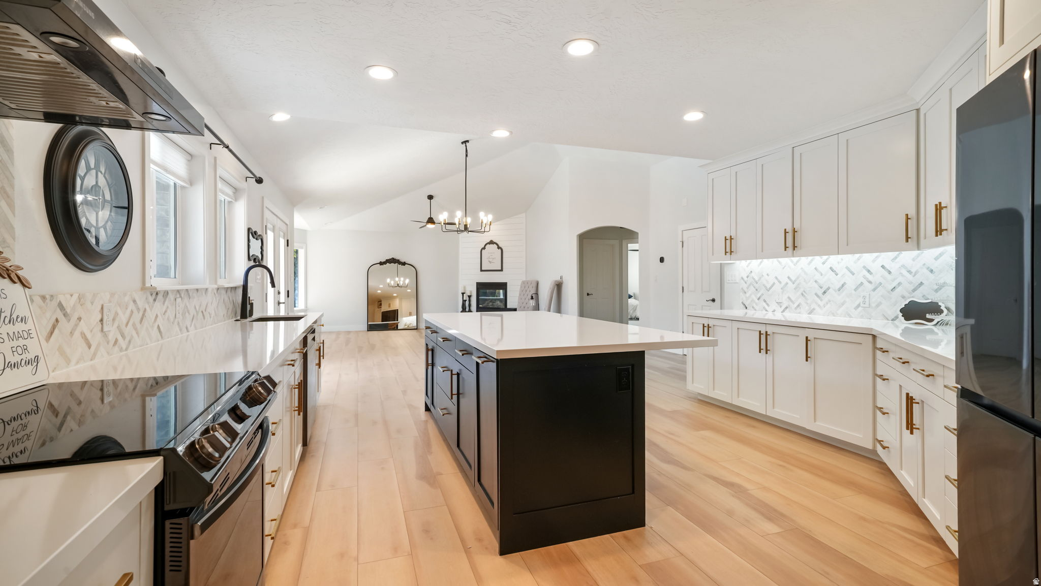 1325 W PARK MEADOWS DR