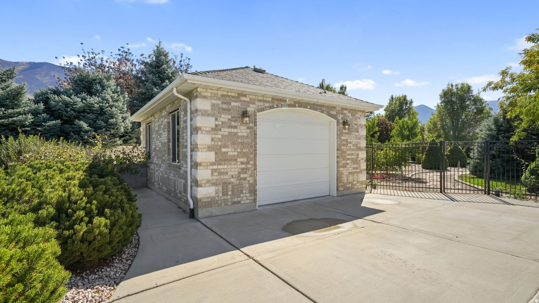 1325 W PARK MEADOWS DR