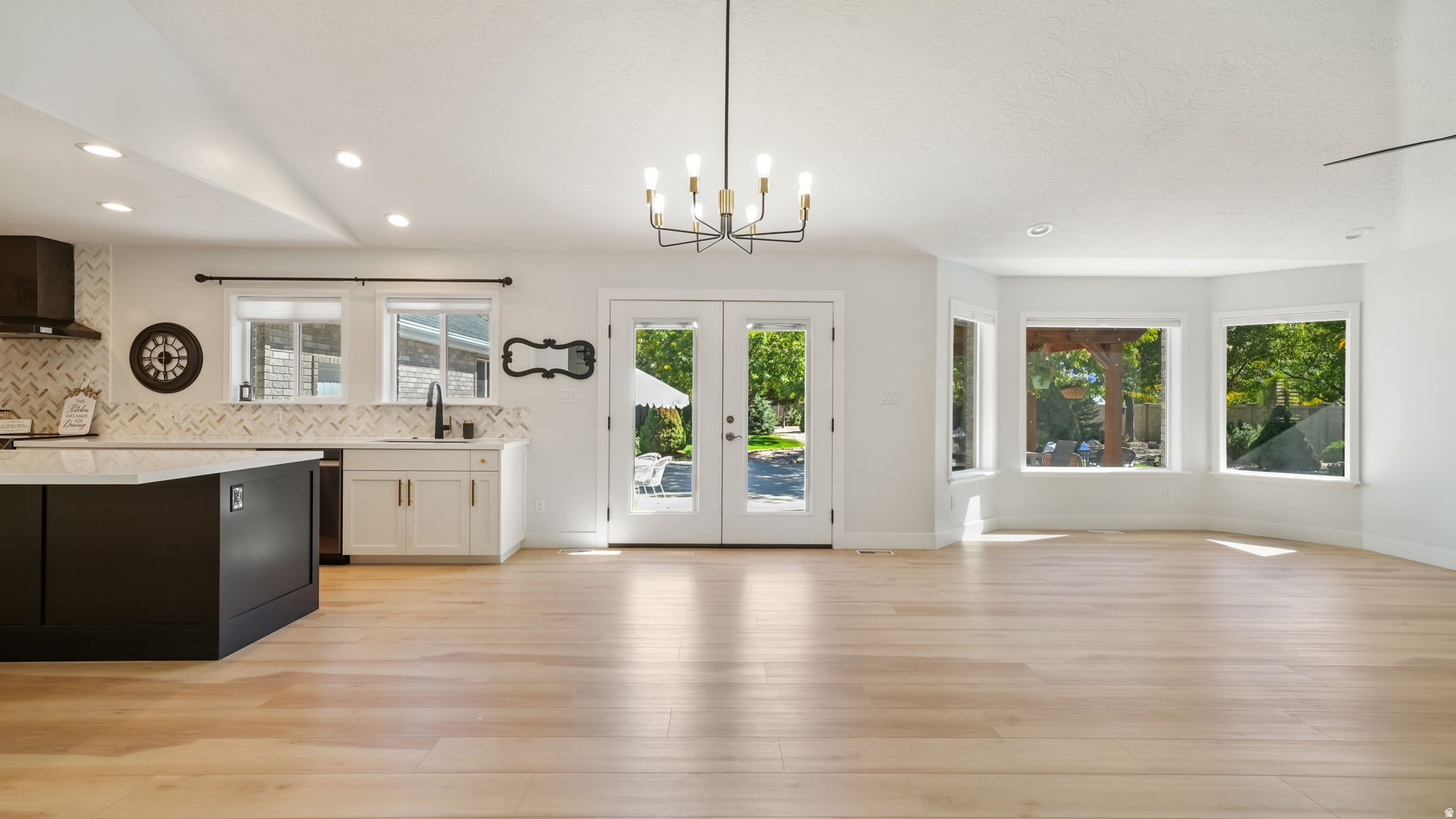 1325 W PARK MEADOWS DR