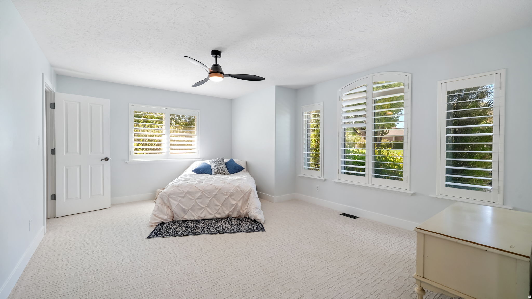 1325 W PARK MEADOWS DR