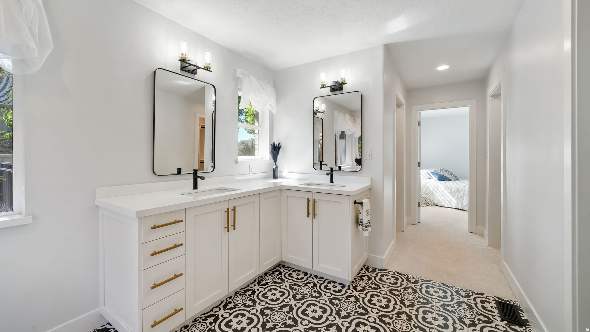 1325 W PARK MEADOWS DR