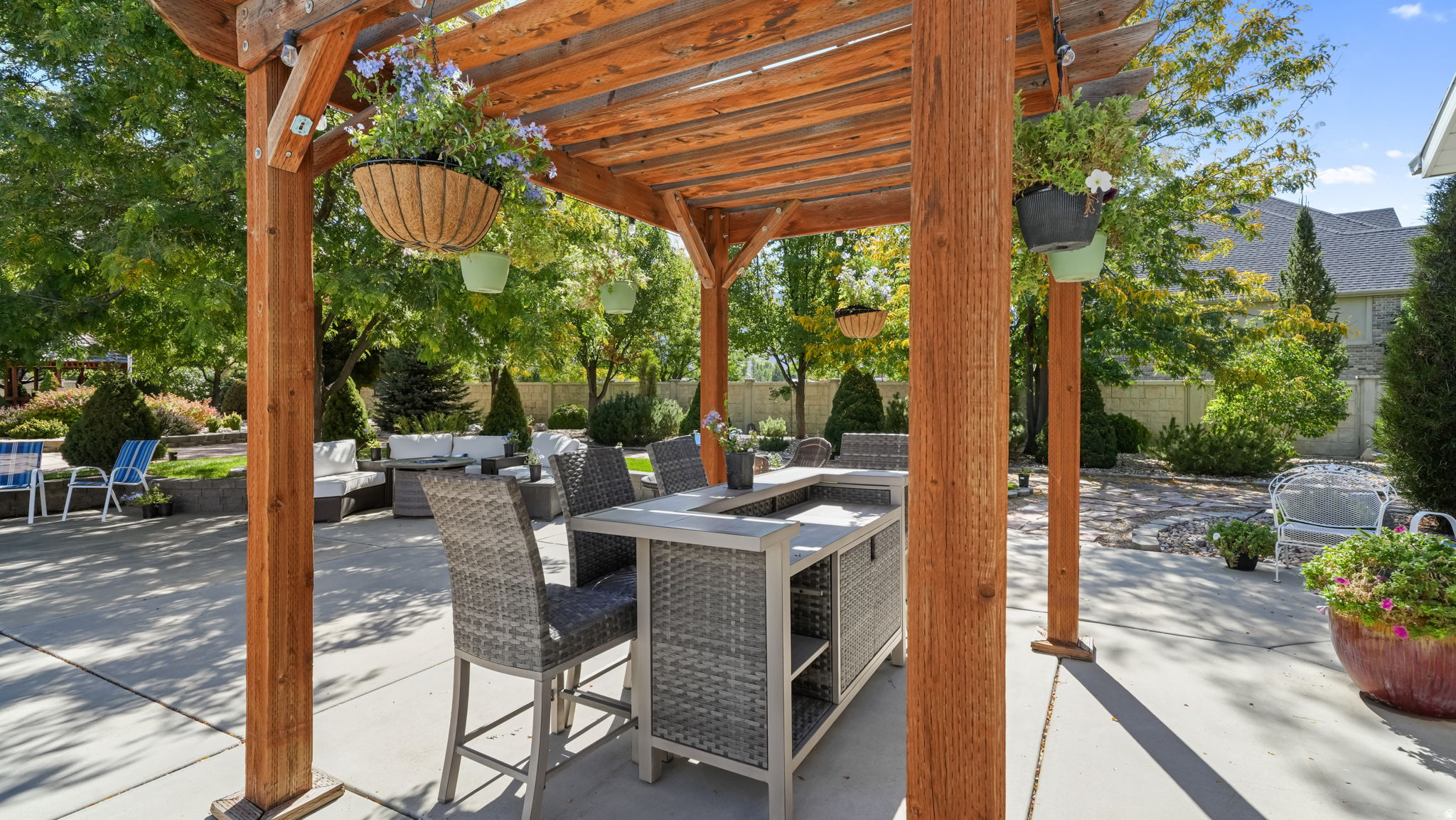 1325 W PARK MEADOWS DR