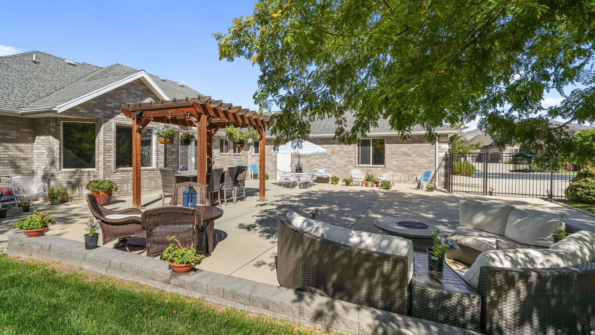 1325 W PARK MEADOWS DR