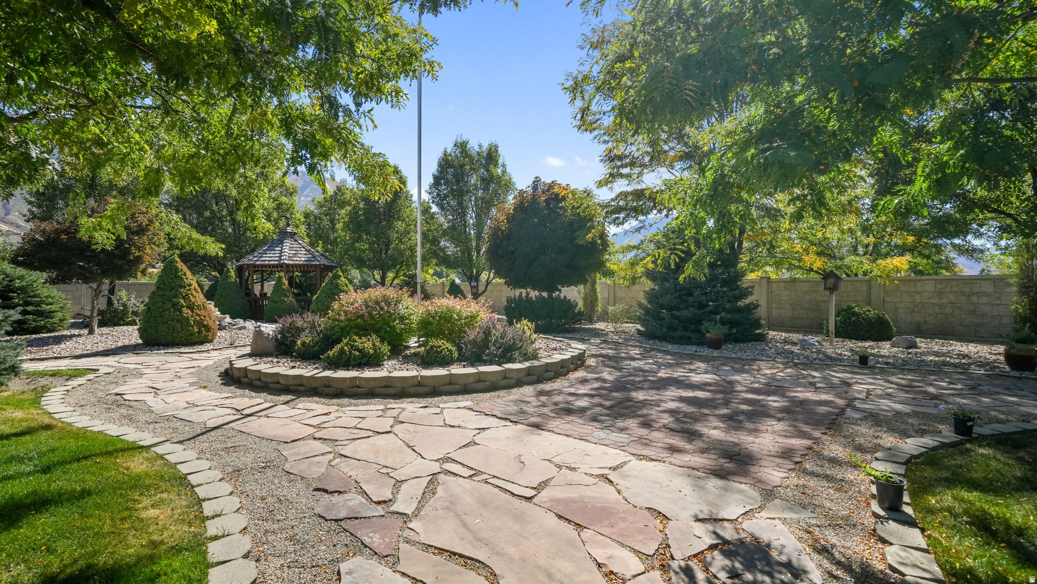 1325 W PARK MEADOWS DR