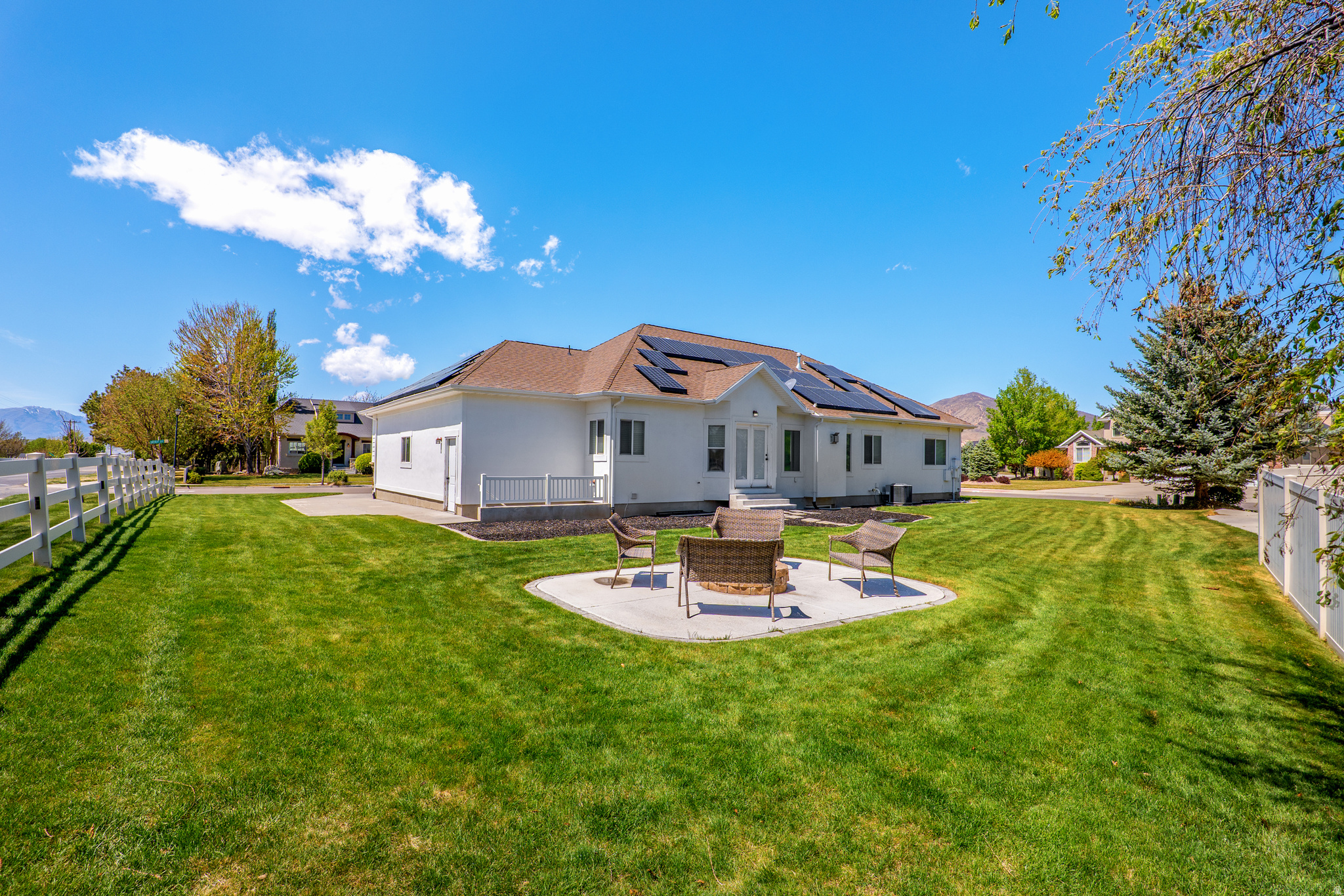 10416 N CANTERBURY DR