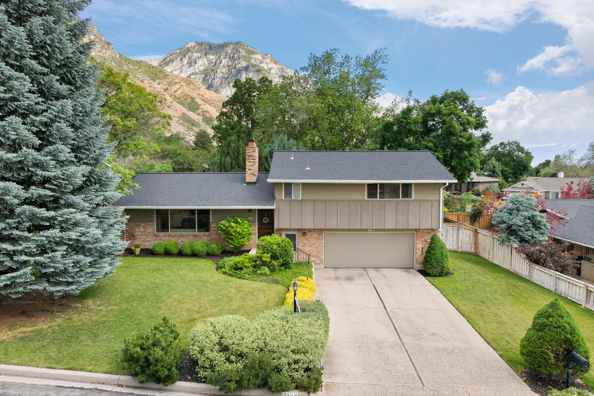 3320 N CHEROKEE LN