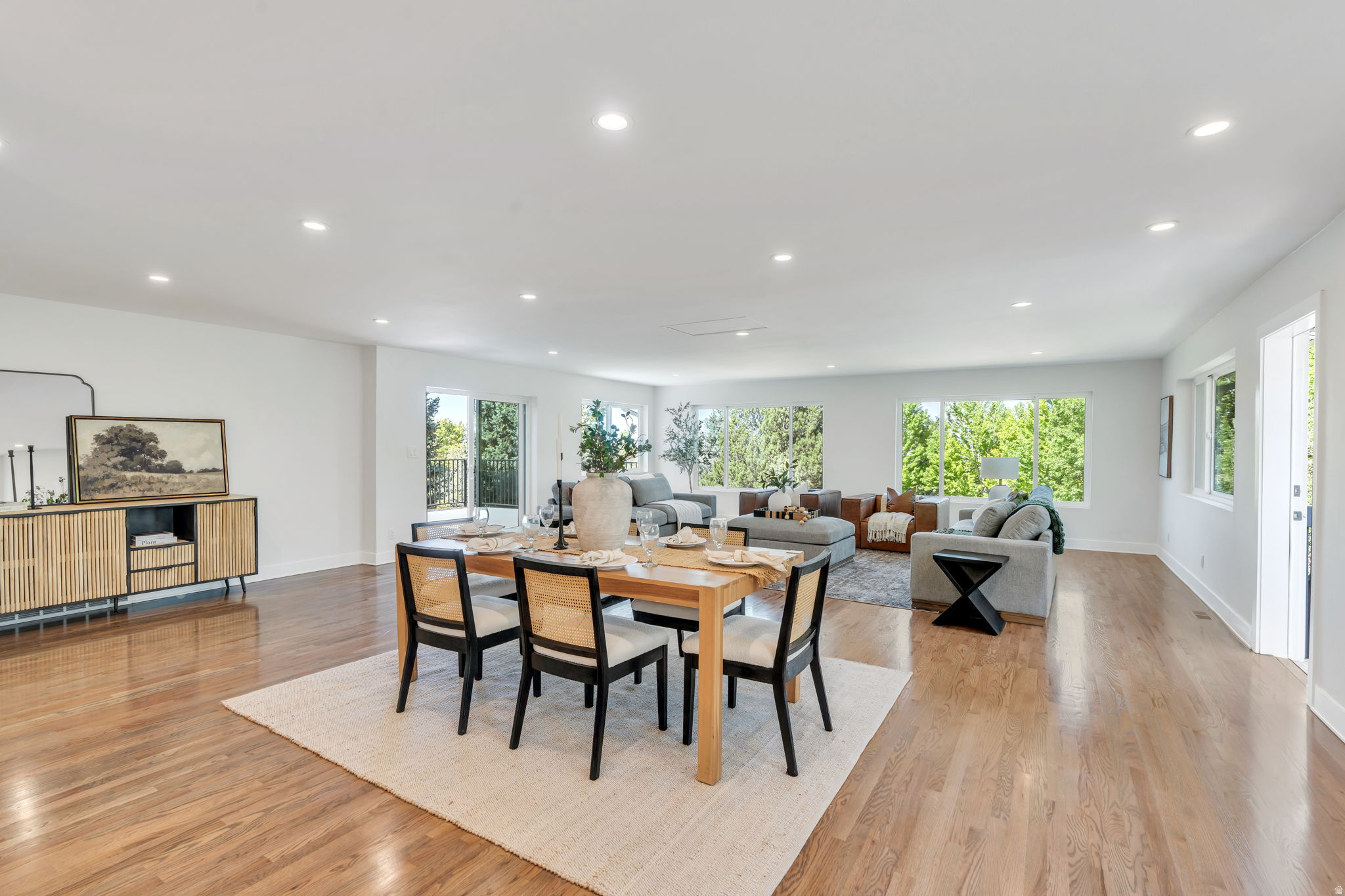 3813 N FOOTHILL DR