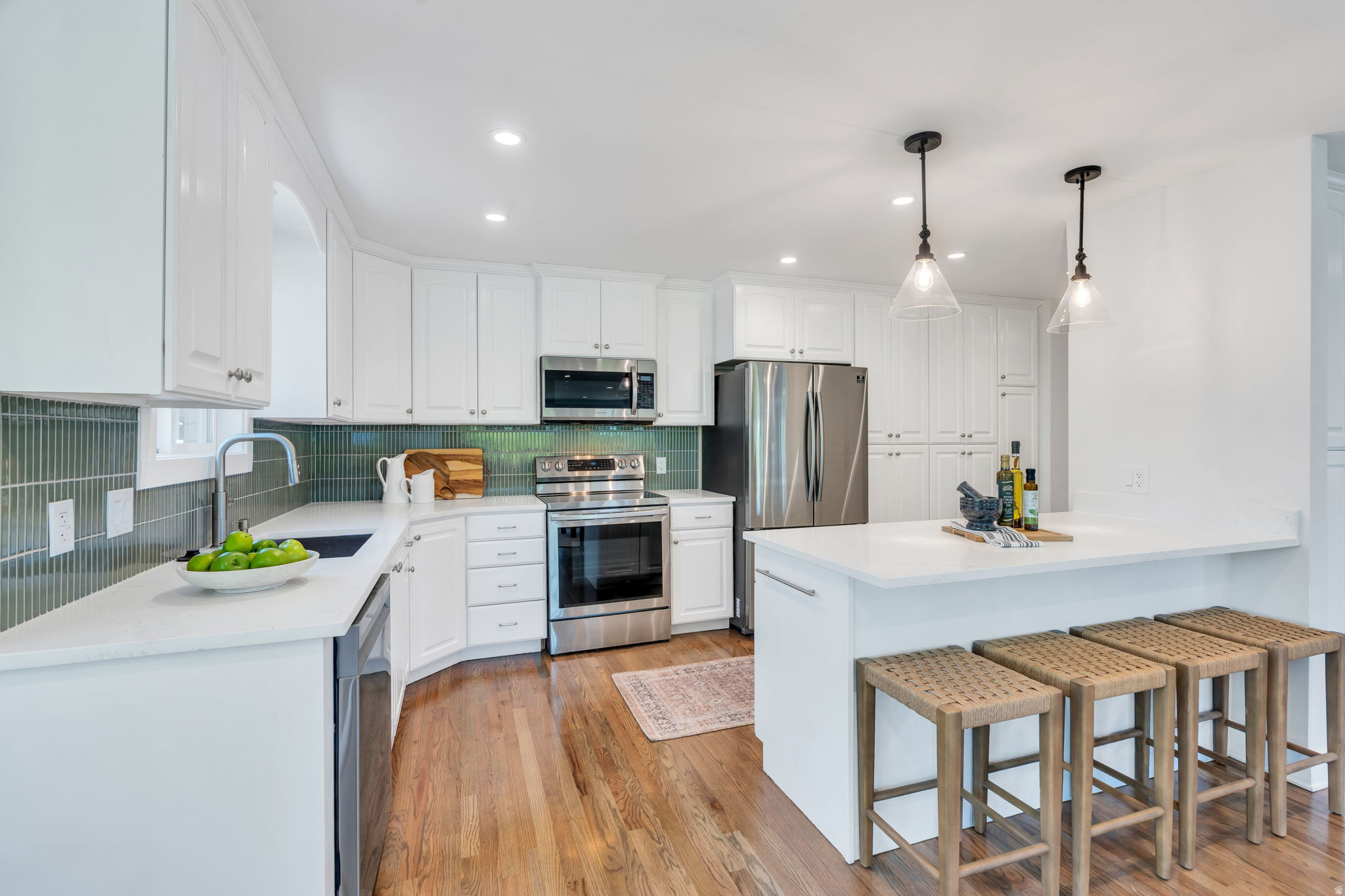 3813 N FOOTHILL DR