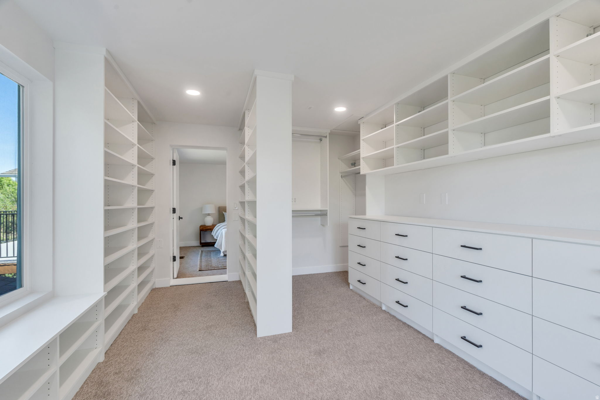 3813 N FOOTHILL DR