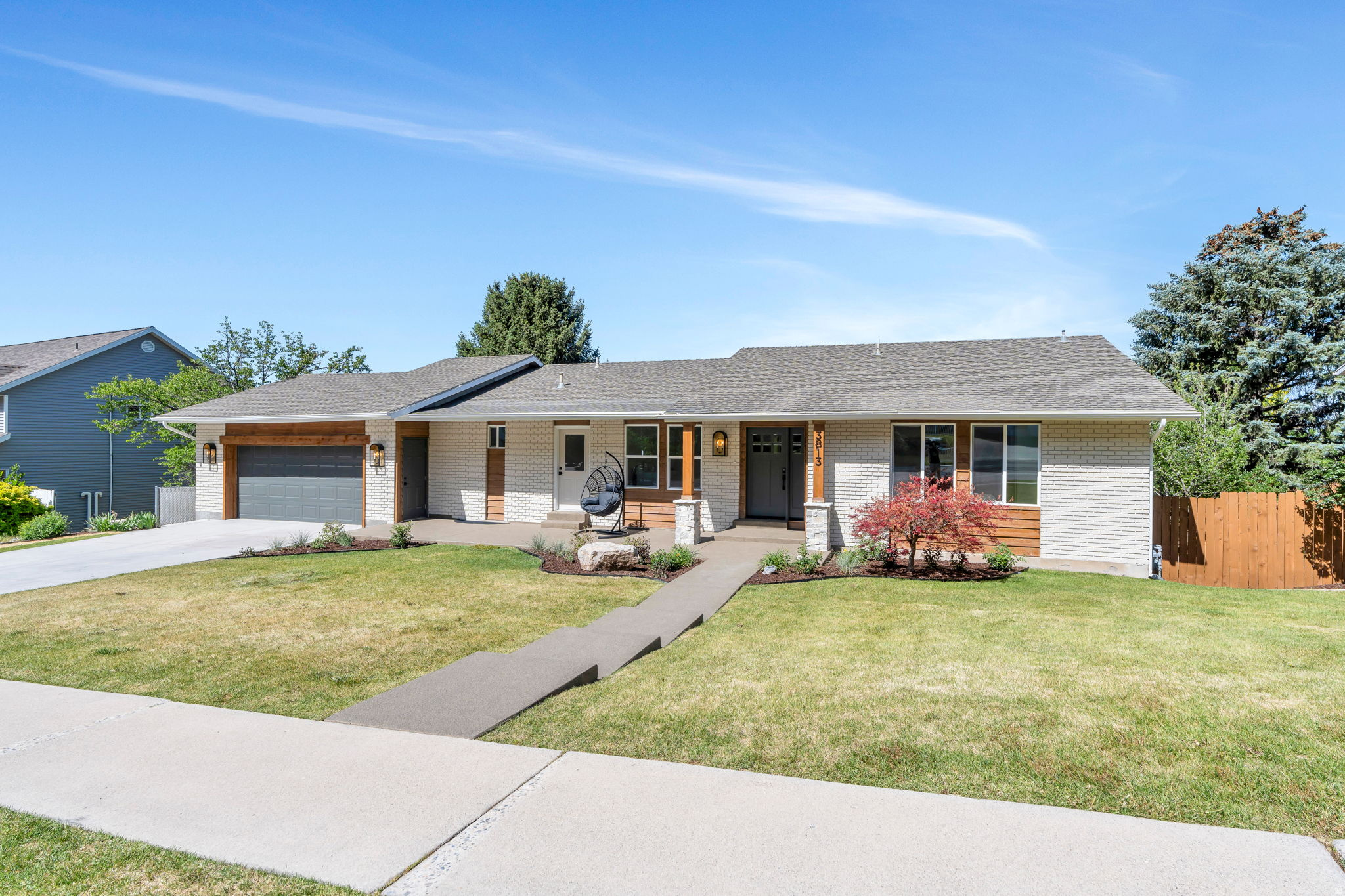 3813 N FOOTHILL DR