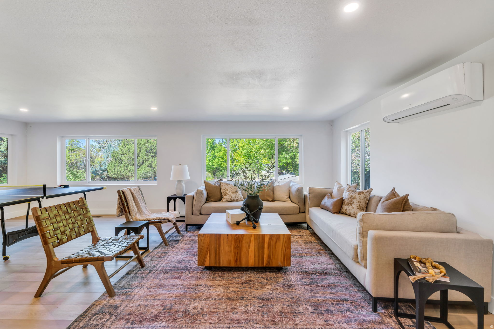 3813 N FOOTHILL DR