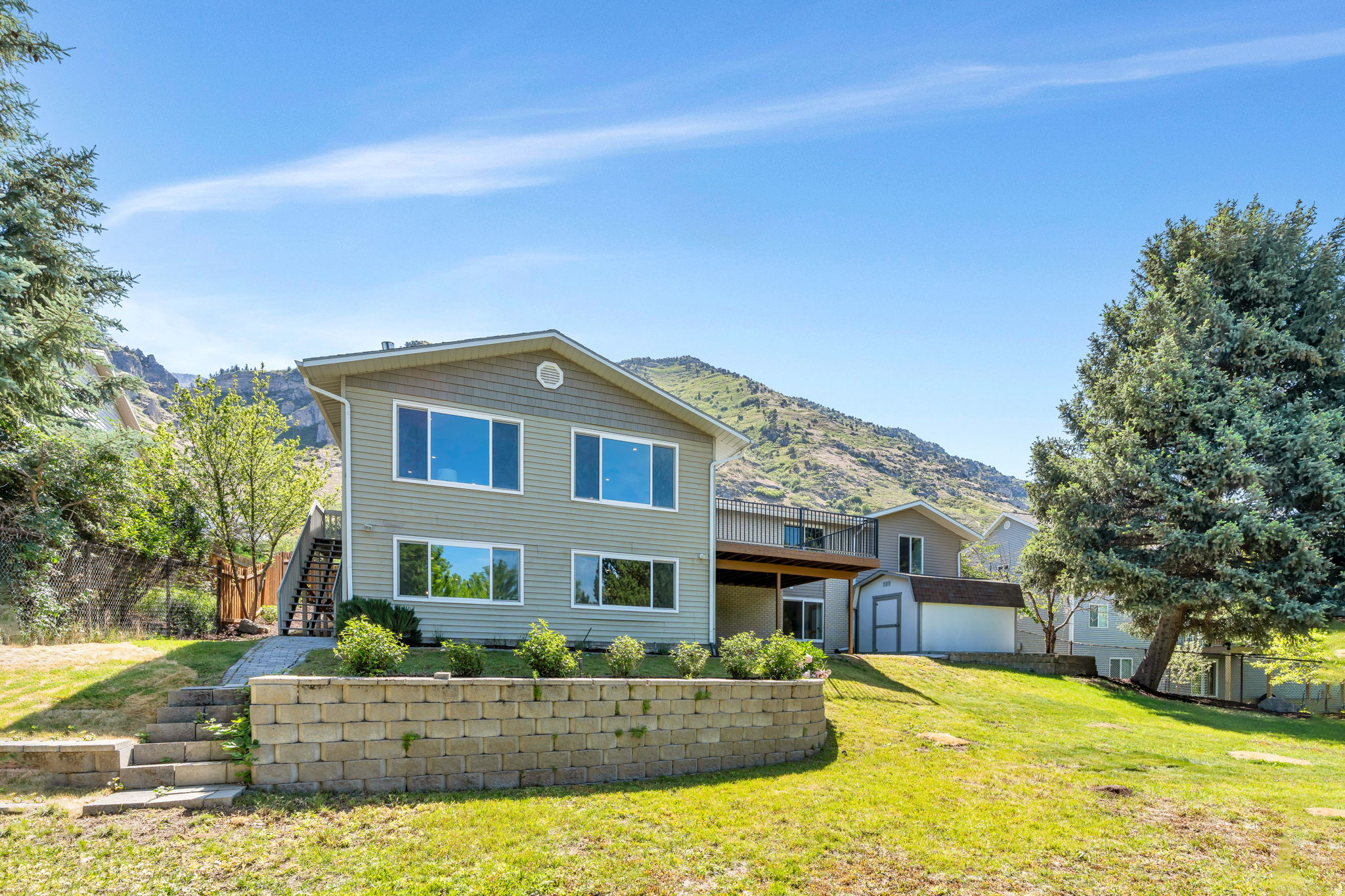 3813 N FOOTHILL DR