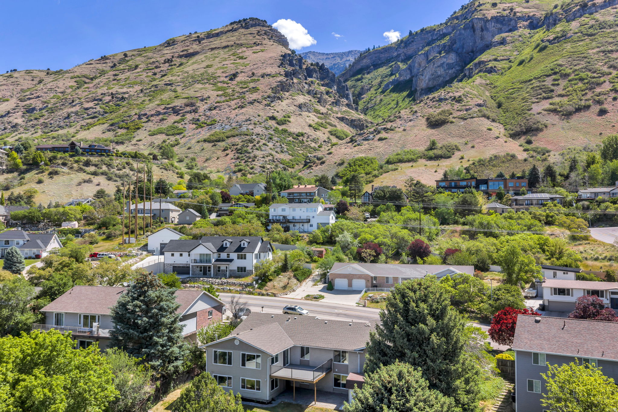 3813 N FOOTHILL DR