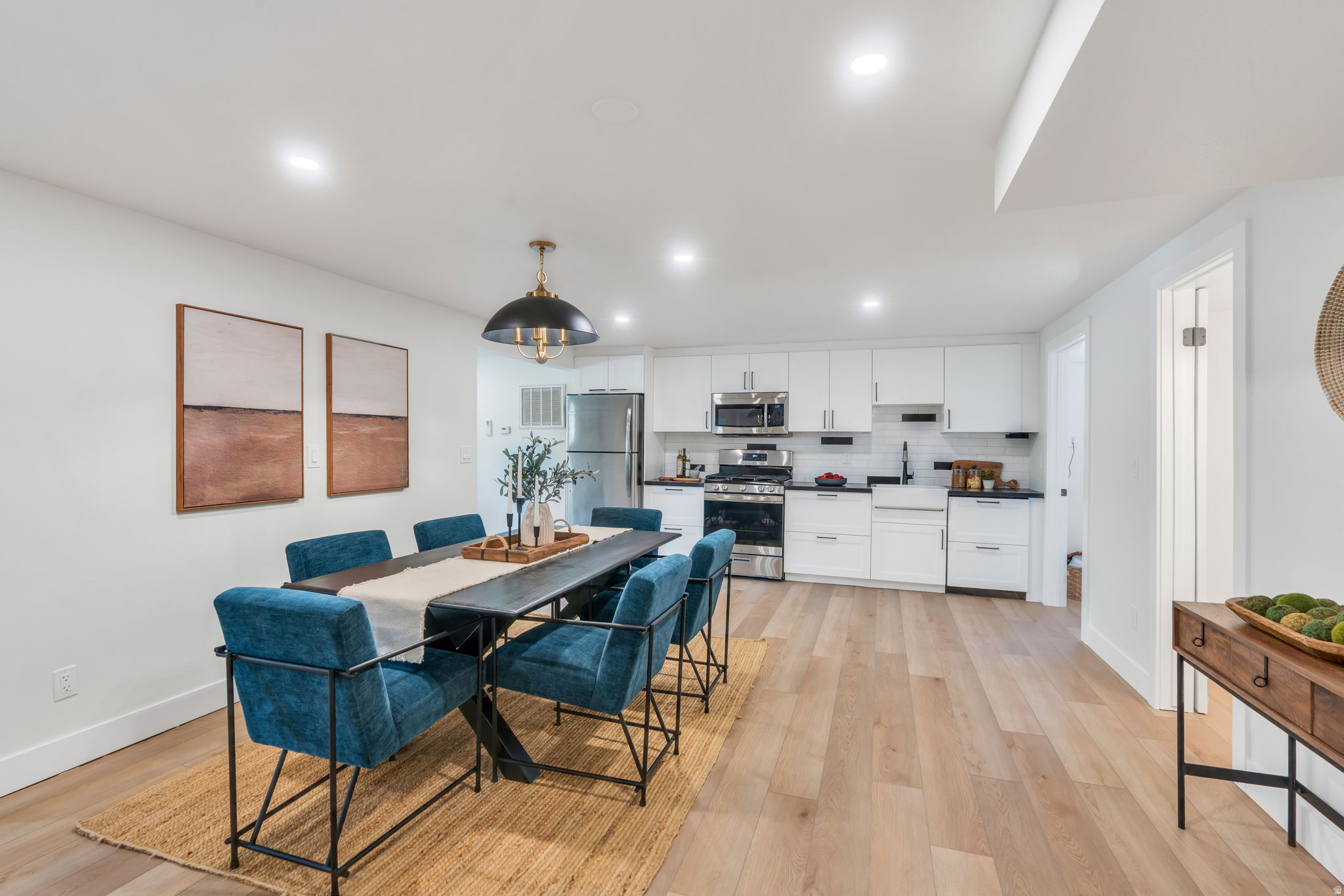 3813 N FOOTHILL DR