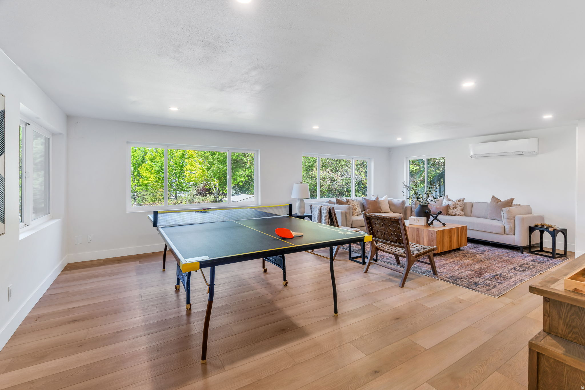 3813 N FOOTHILL DR