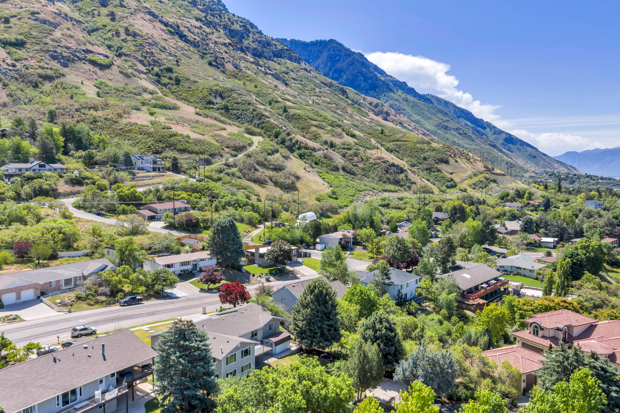 3813 N FOOTHILL DR