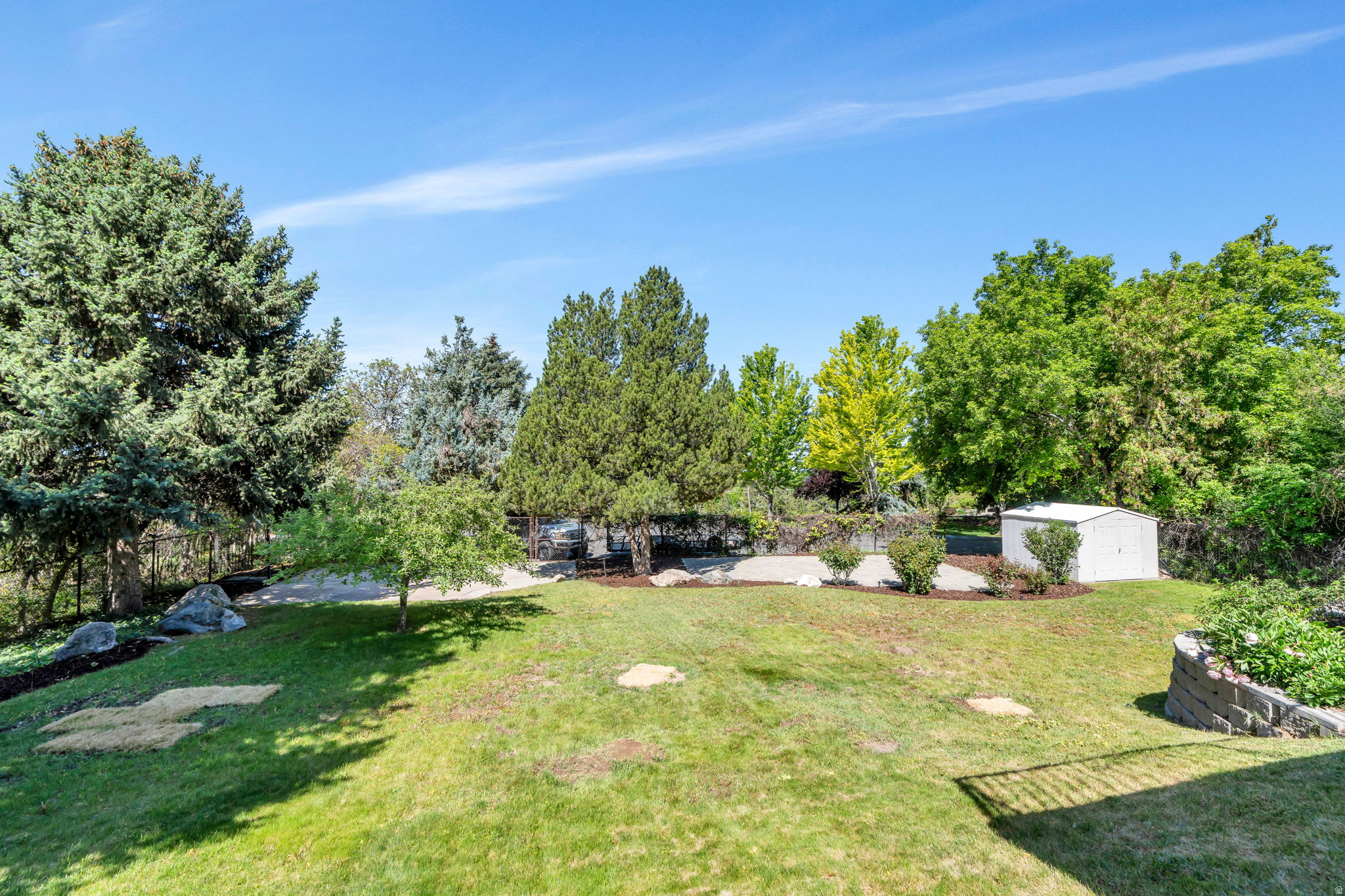 3813 N FOOTHILL DR