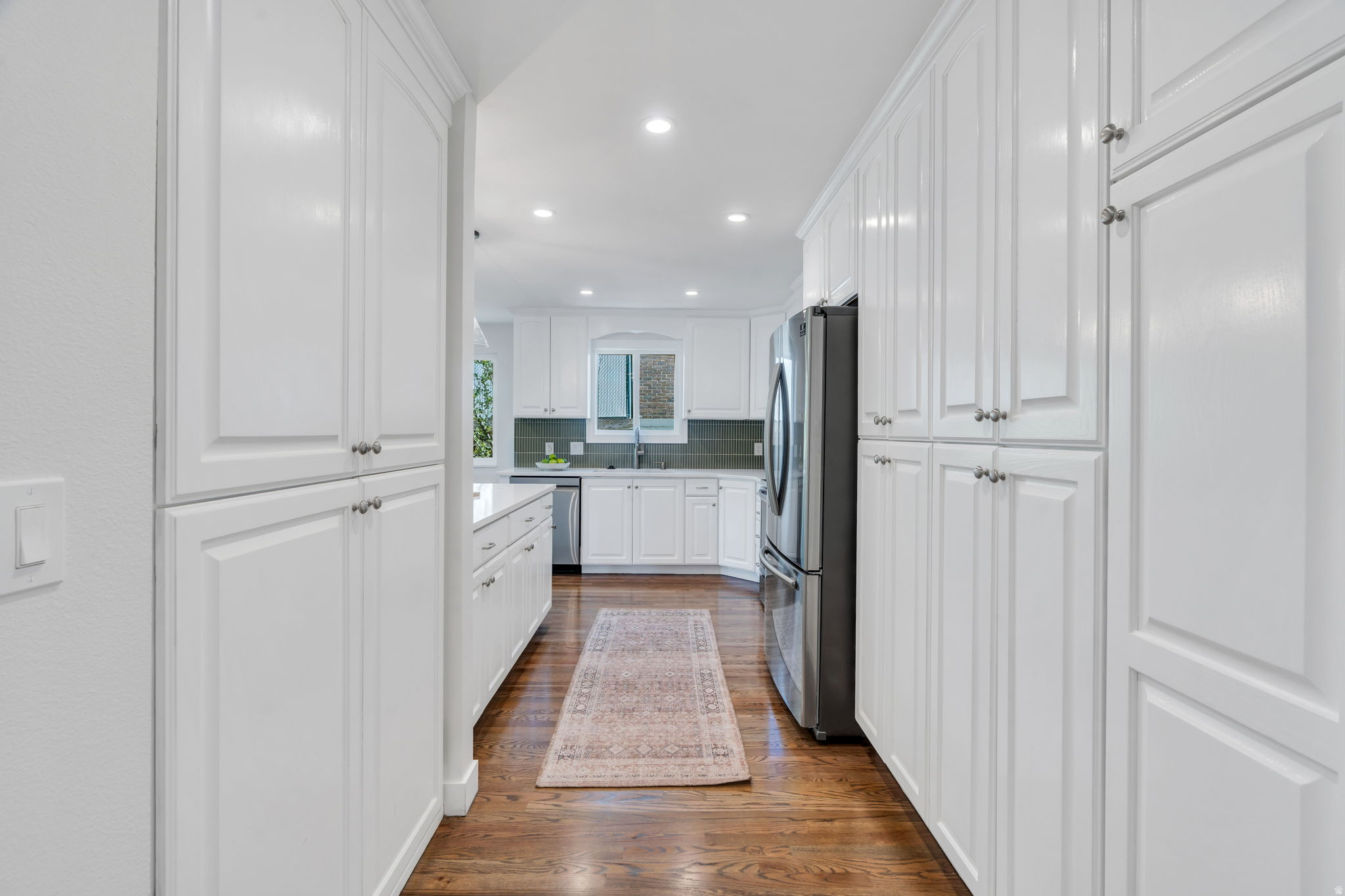 3813 N FOOTHILL DR