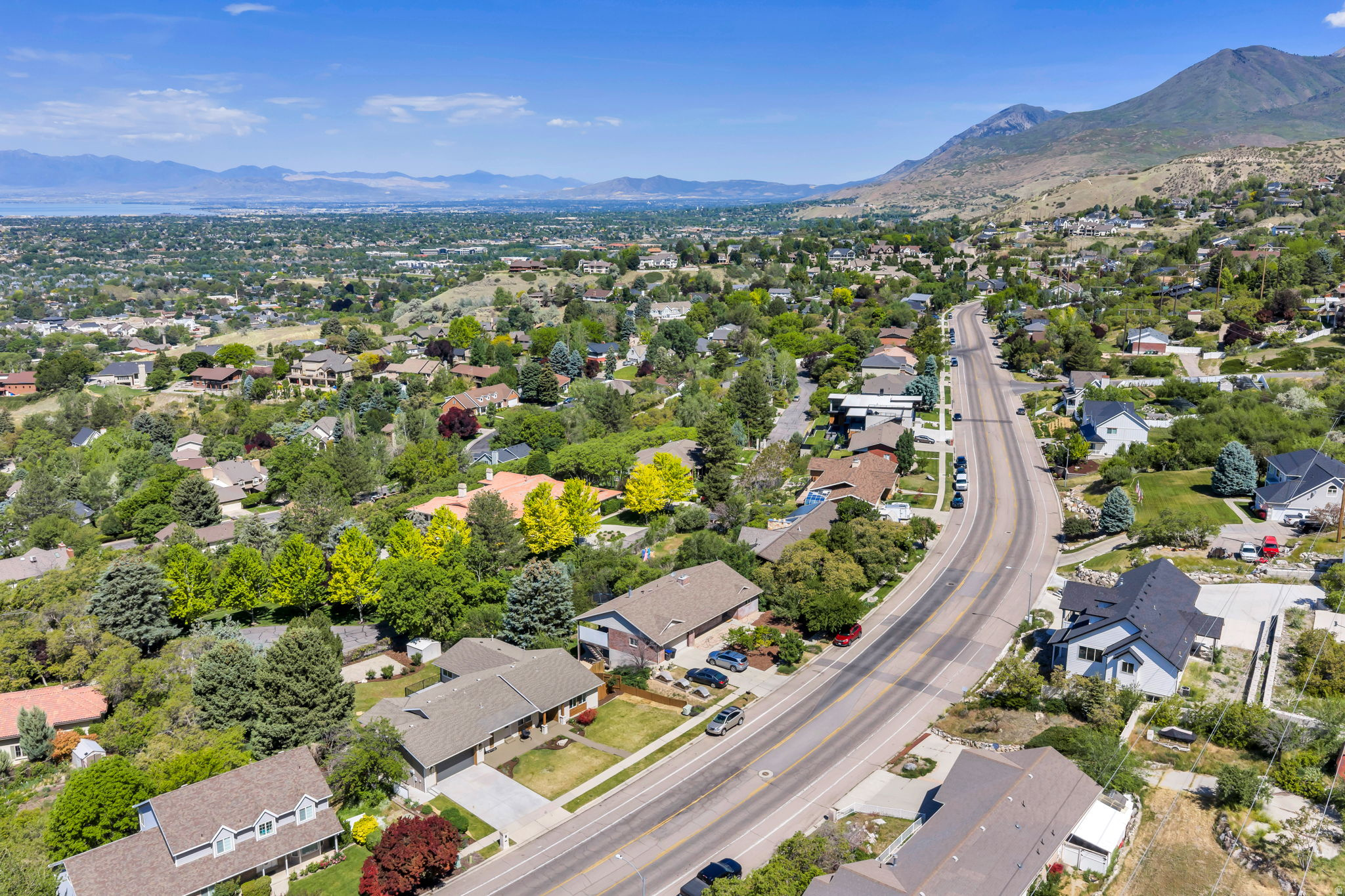 3813 N FOOTHILL DR