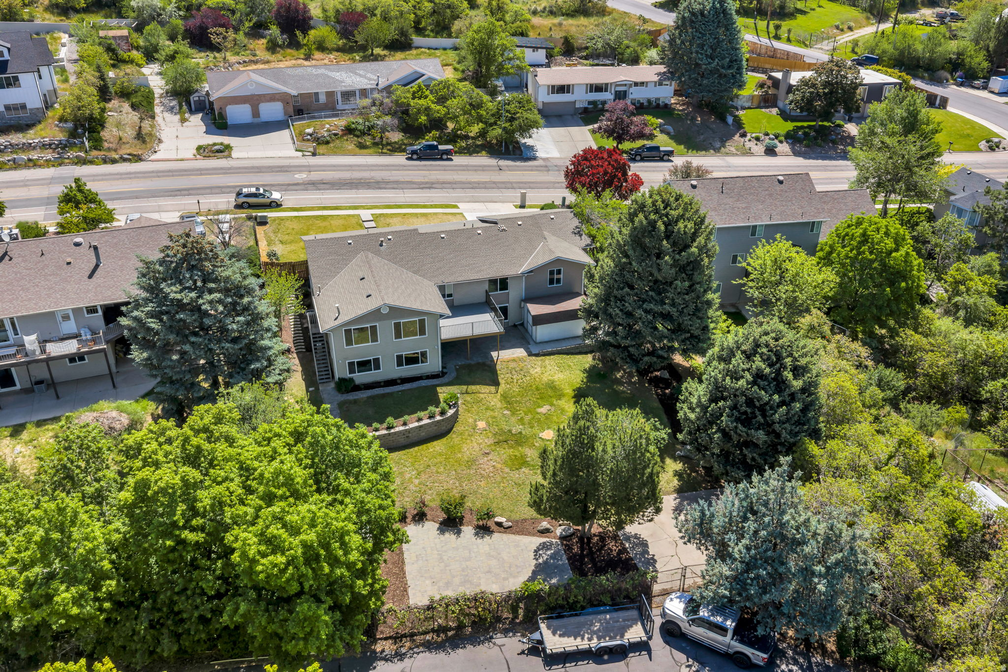 3813 N FOOTHILL DR