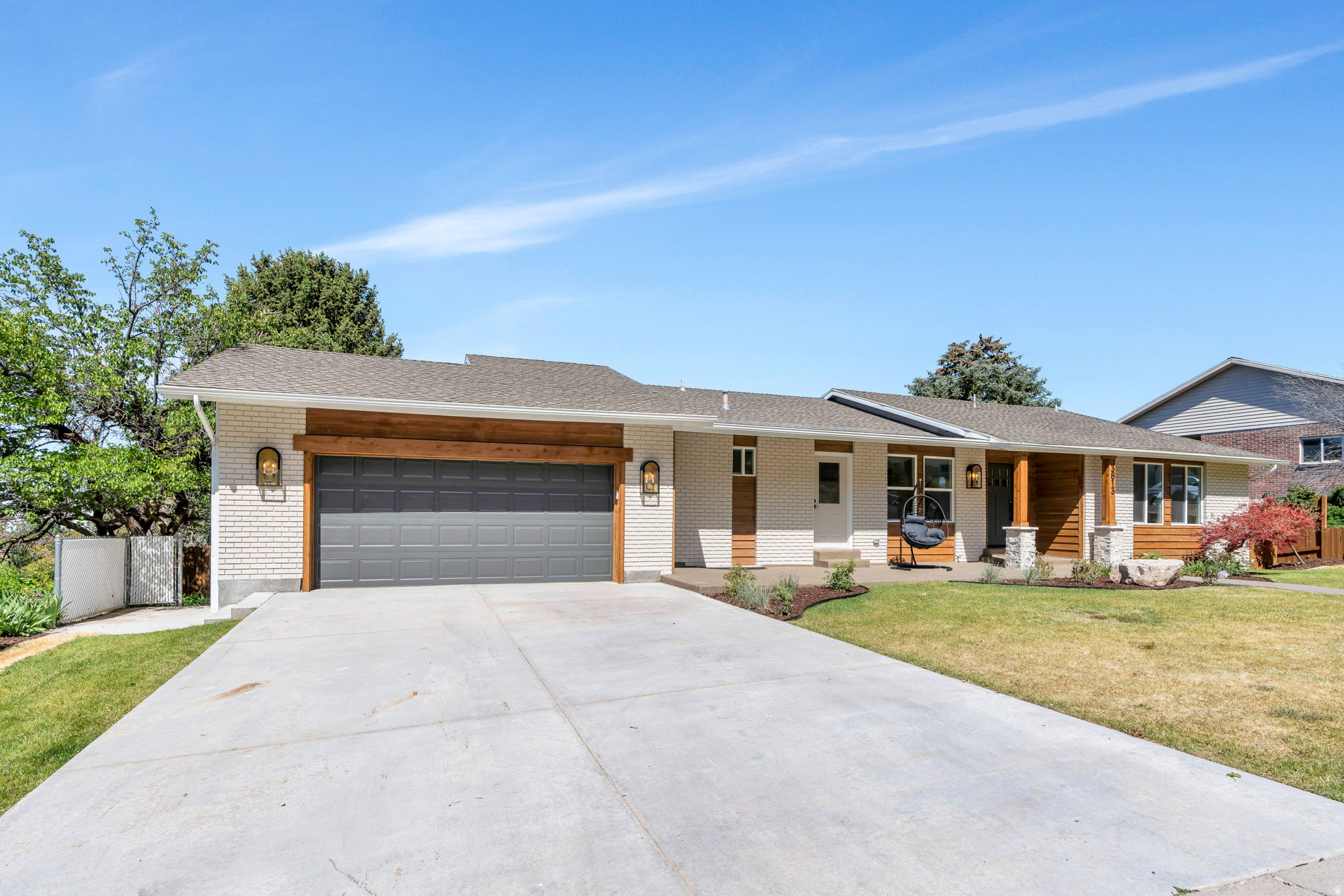 3813 N FOOTHILL DR