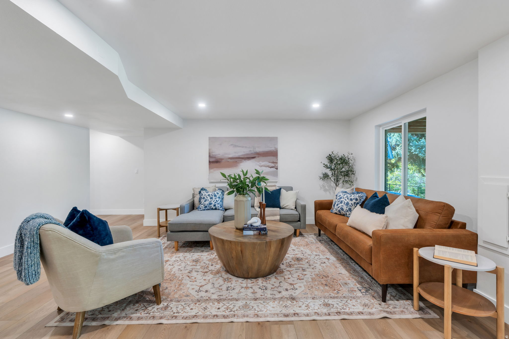 3813 N FOOTHILL DR