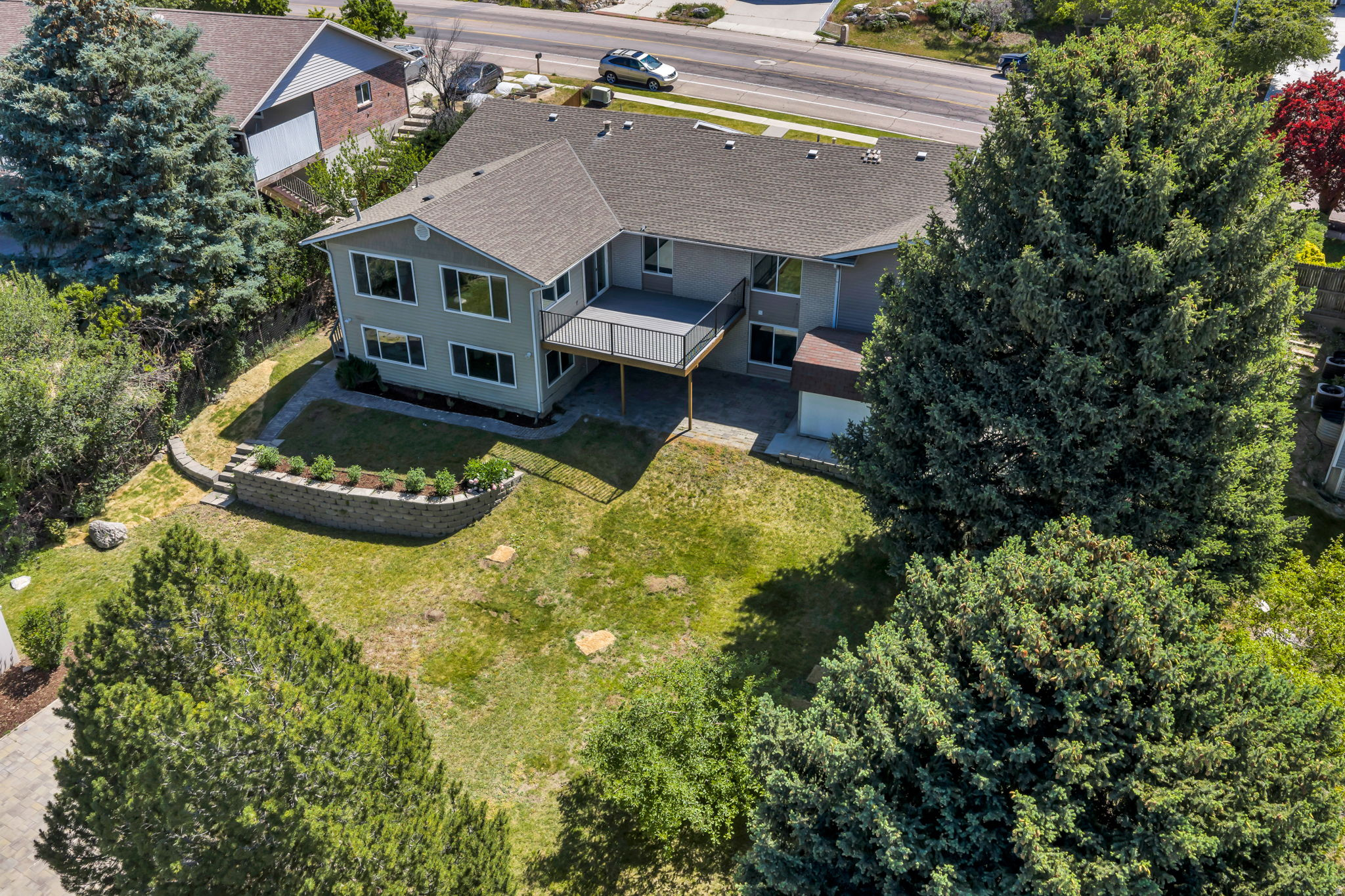3813 N FOOTHILL DR
