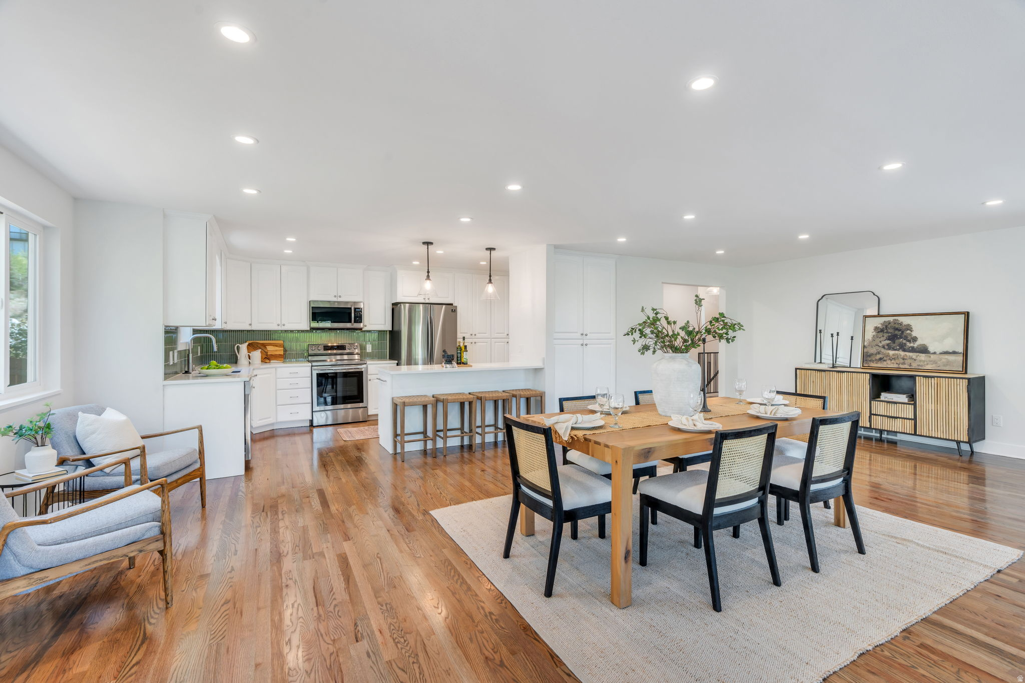 3813 N FOOTHILL DR