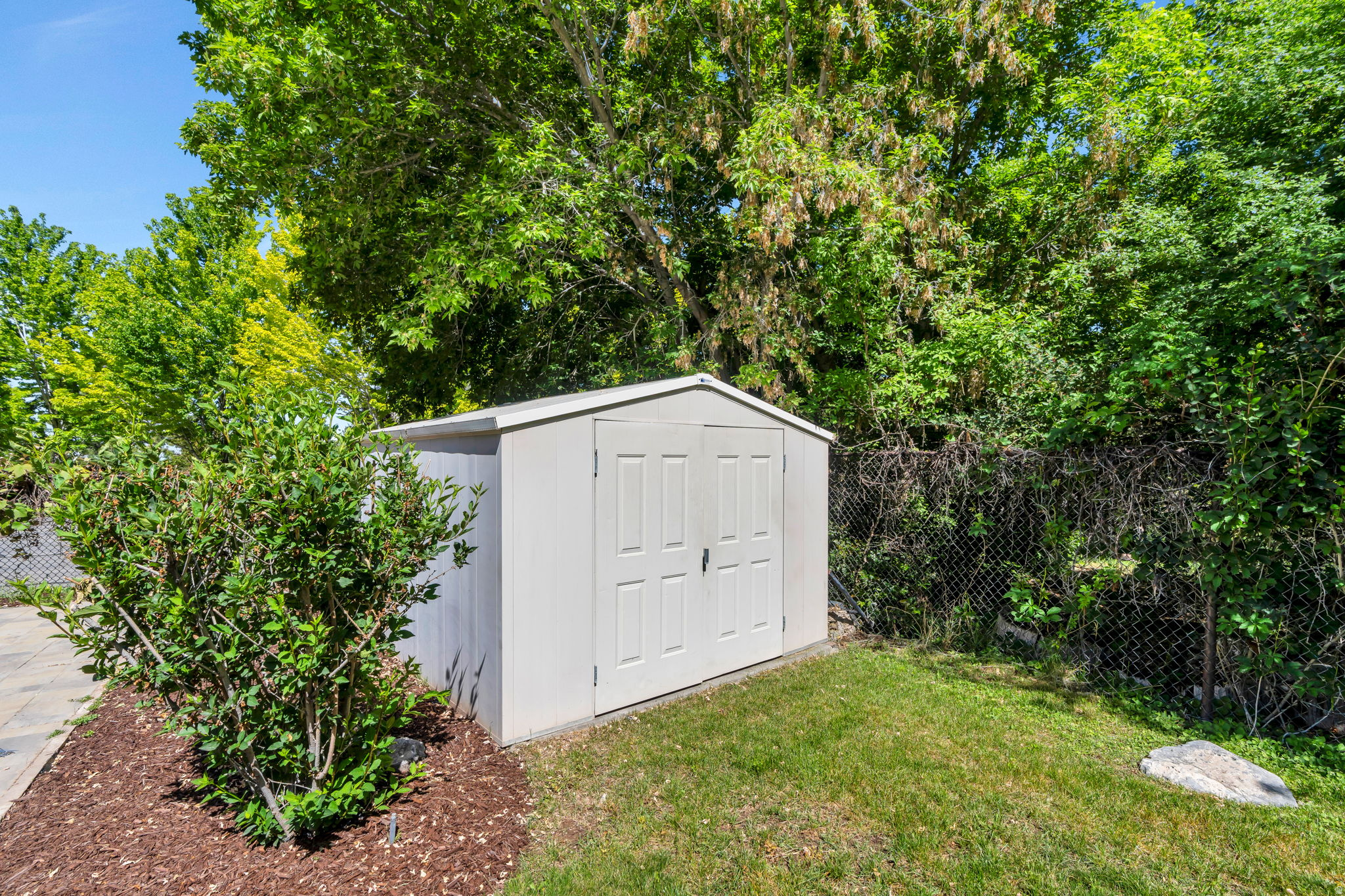 3813 N FOOTHILL DR