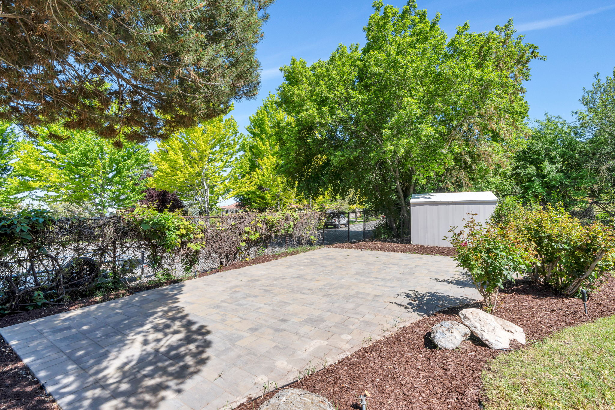 3813 N FOOTHILL DR