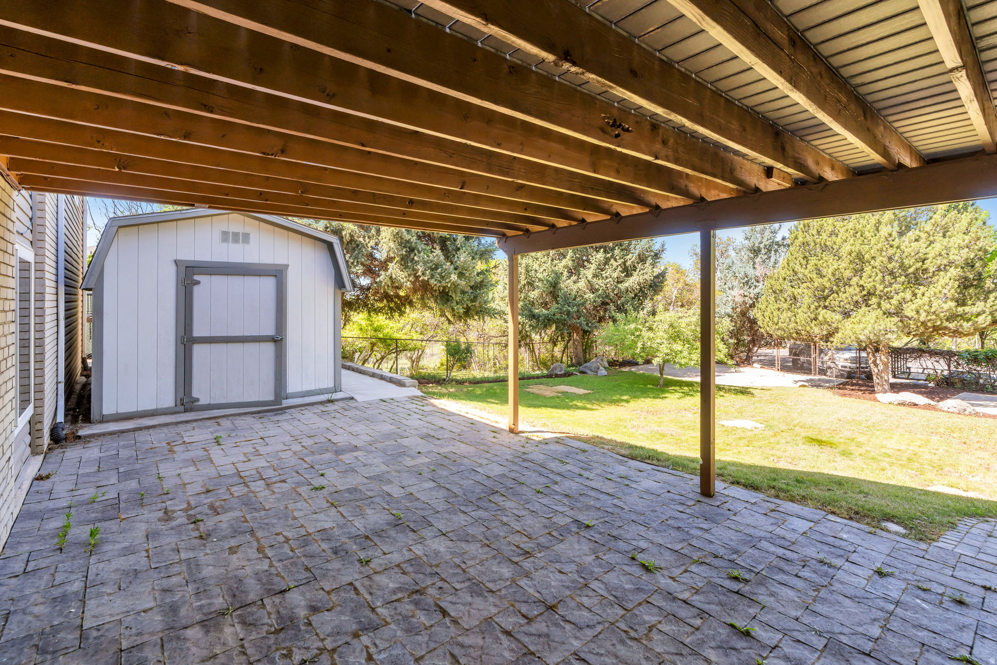 3813 N FOOTHILL DR