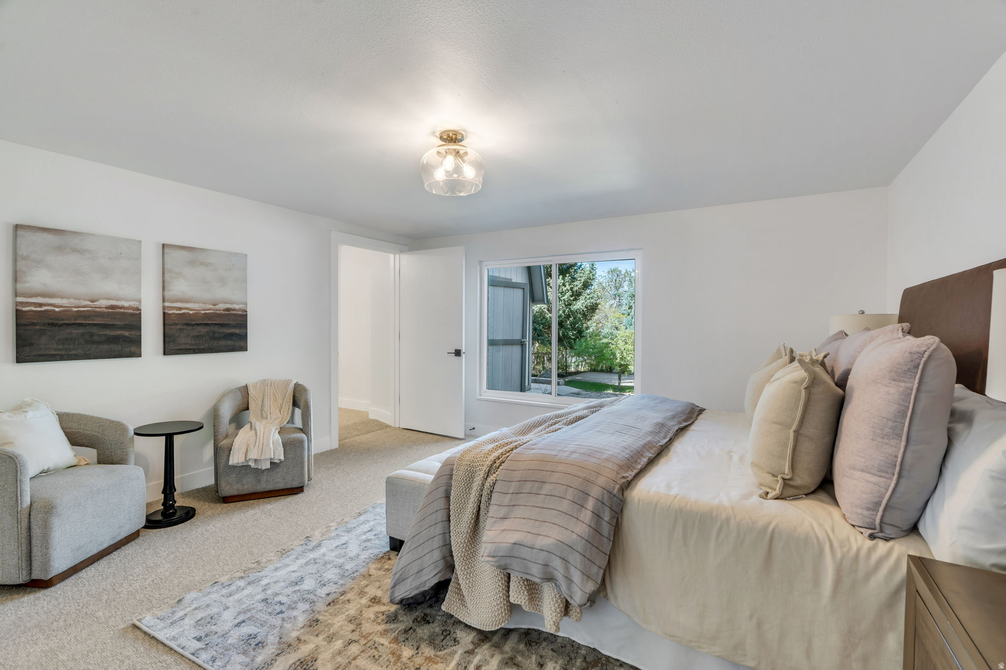 3813 N FOOTHILL DR