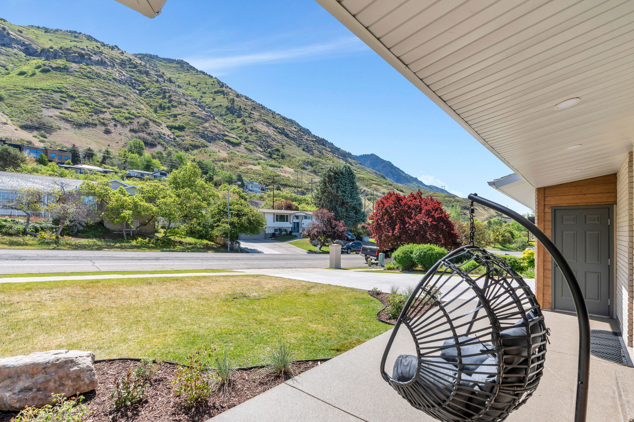 3813 N FOOTHILL DR