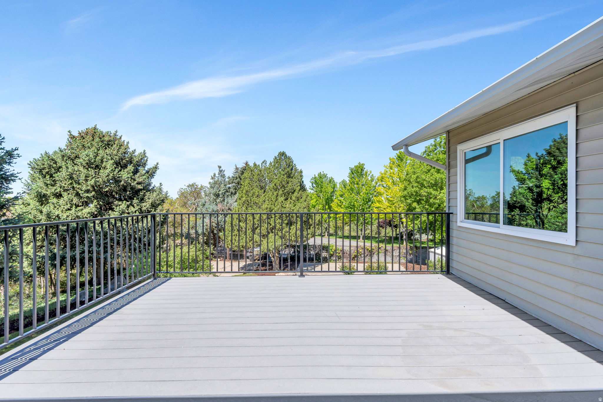 3813 N FOOTHILL DR