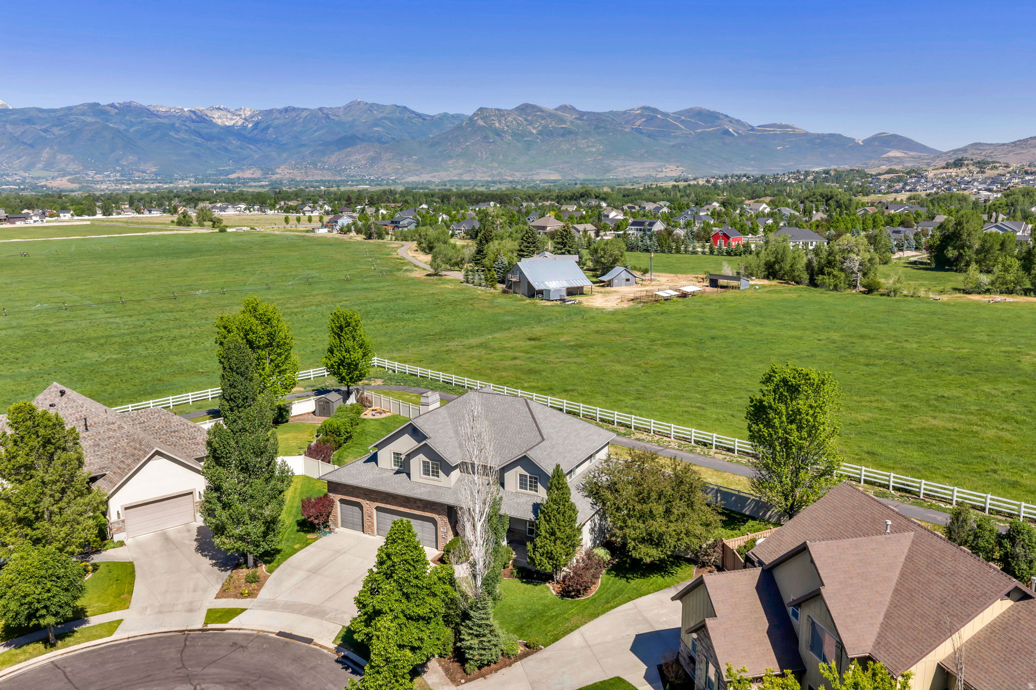 782 S SHADOW ROCK CIR