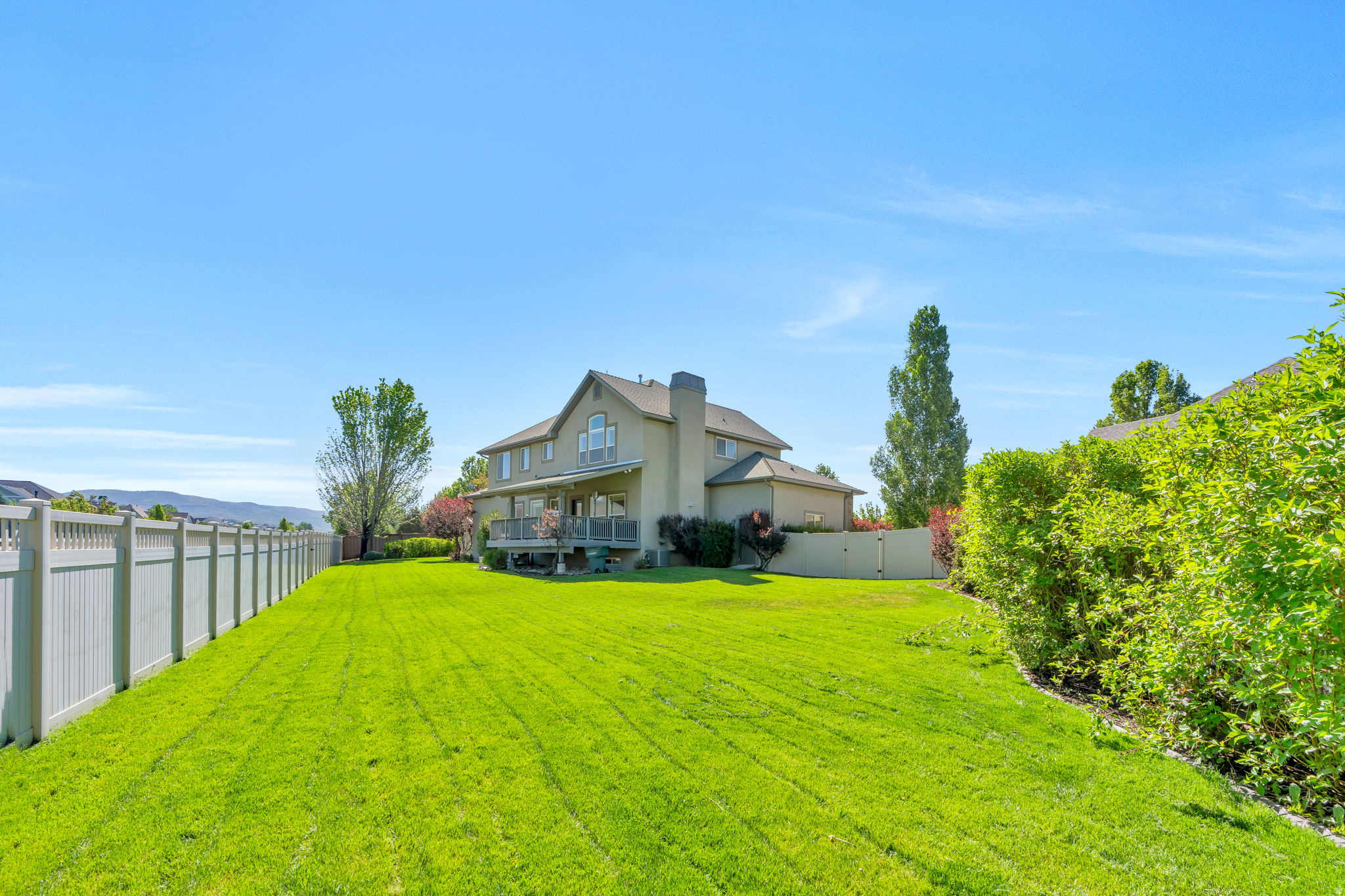782 S SHADOW ROCK CIR