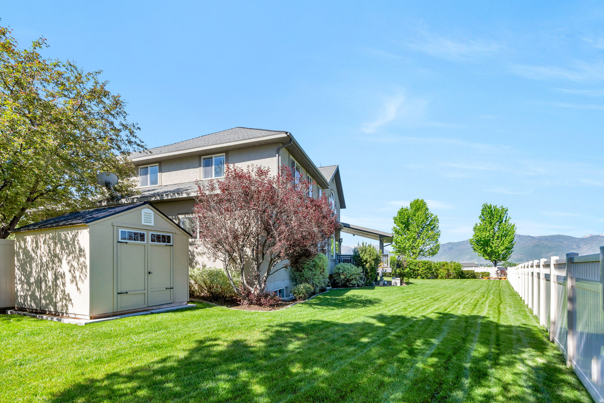 782 S SHADOW ROCK CIR