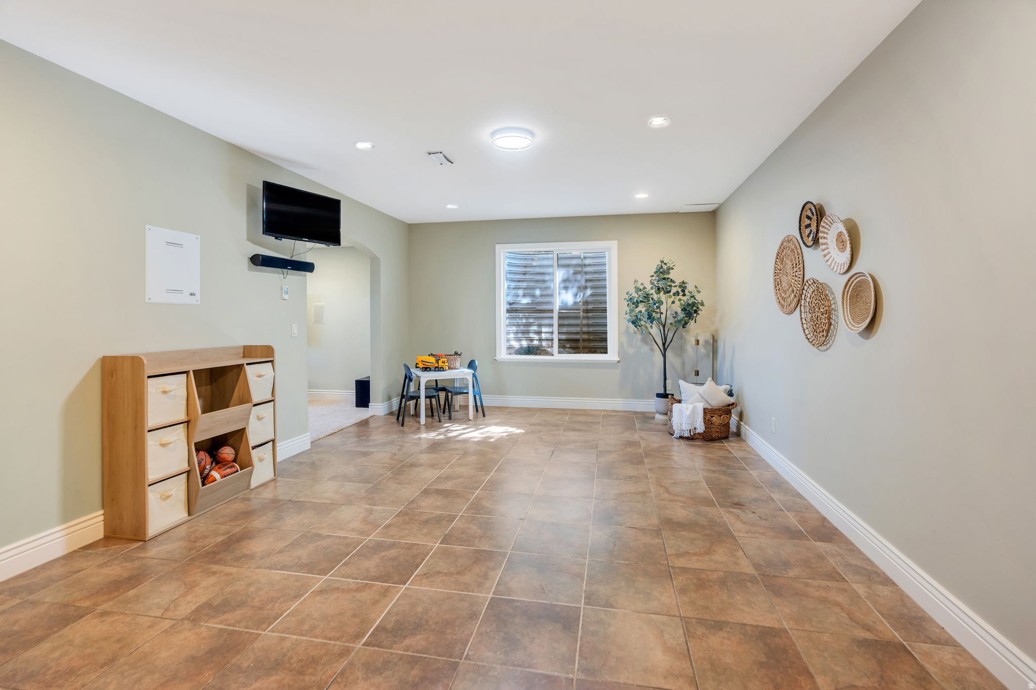 782 S SHADOW ROCK CIR