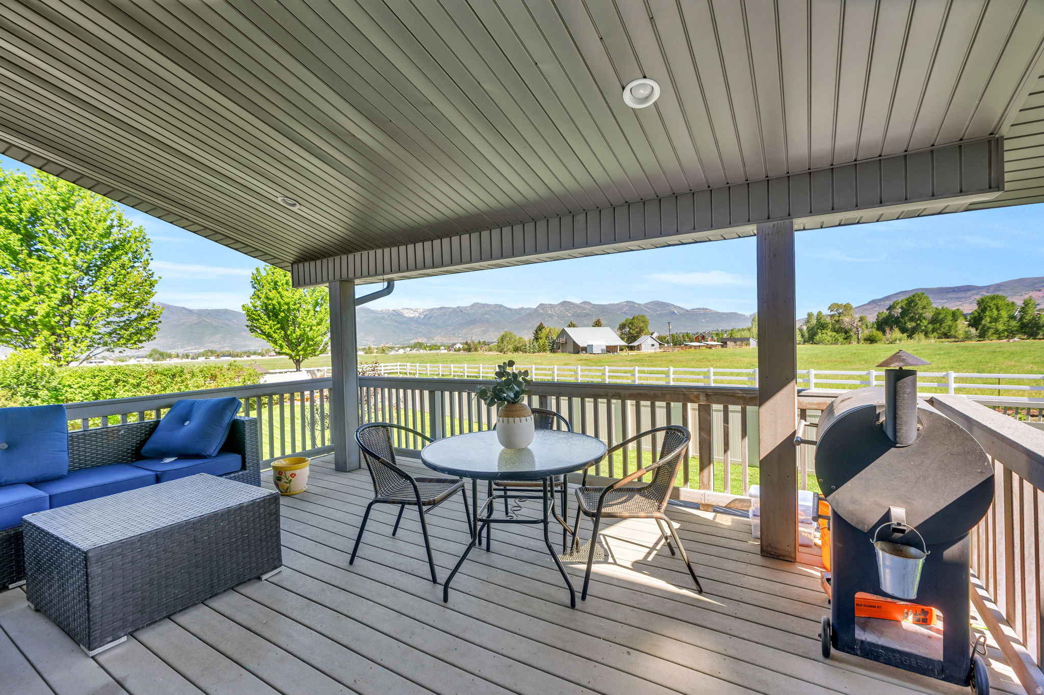 782 S SHADOW ROCK CIR
