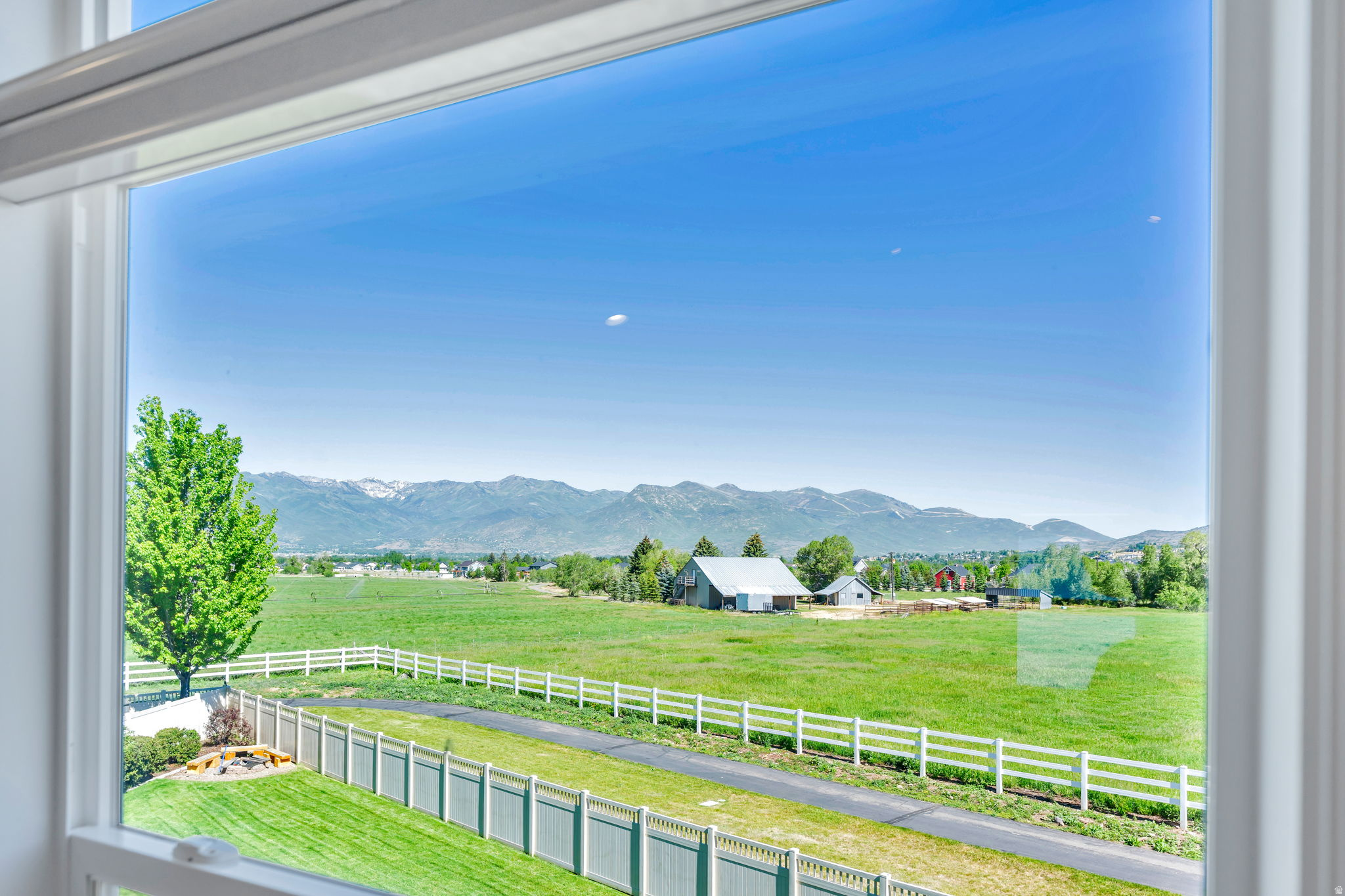 782 S SHADOW ROCK CIR
